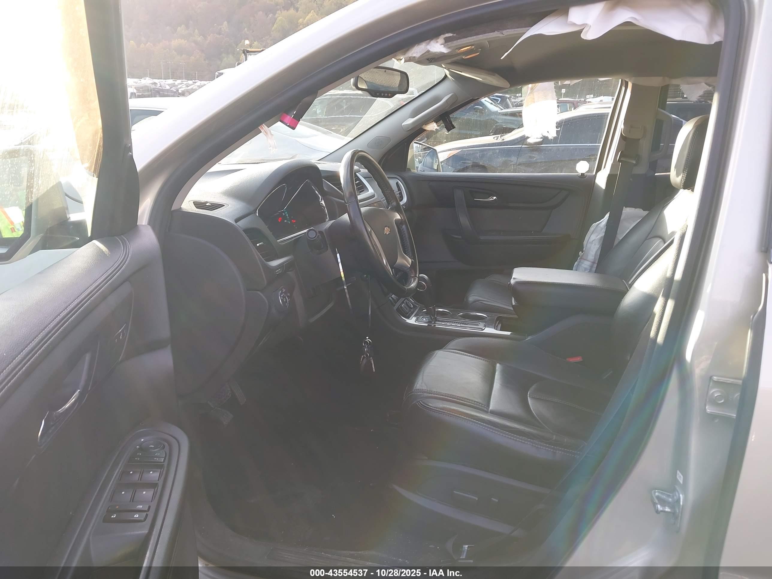CHEVROLET TRAVERSE image 5