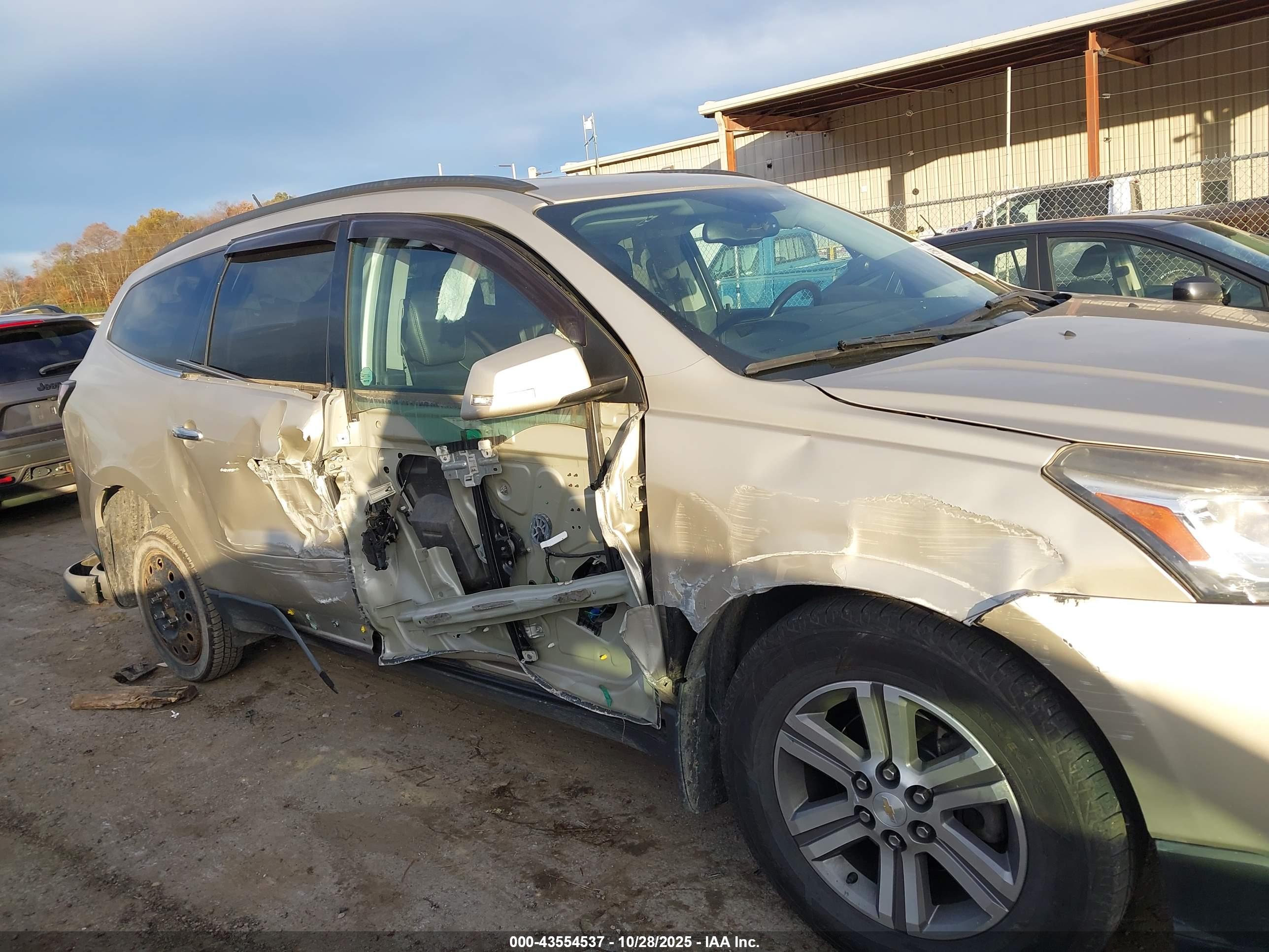 CHEVROLET TRAVERSE image 6