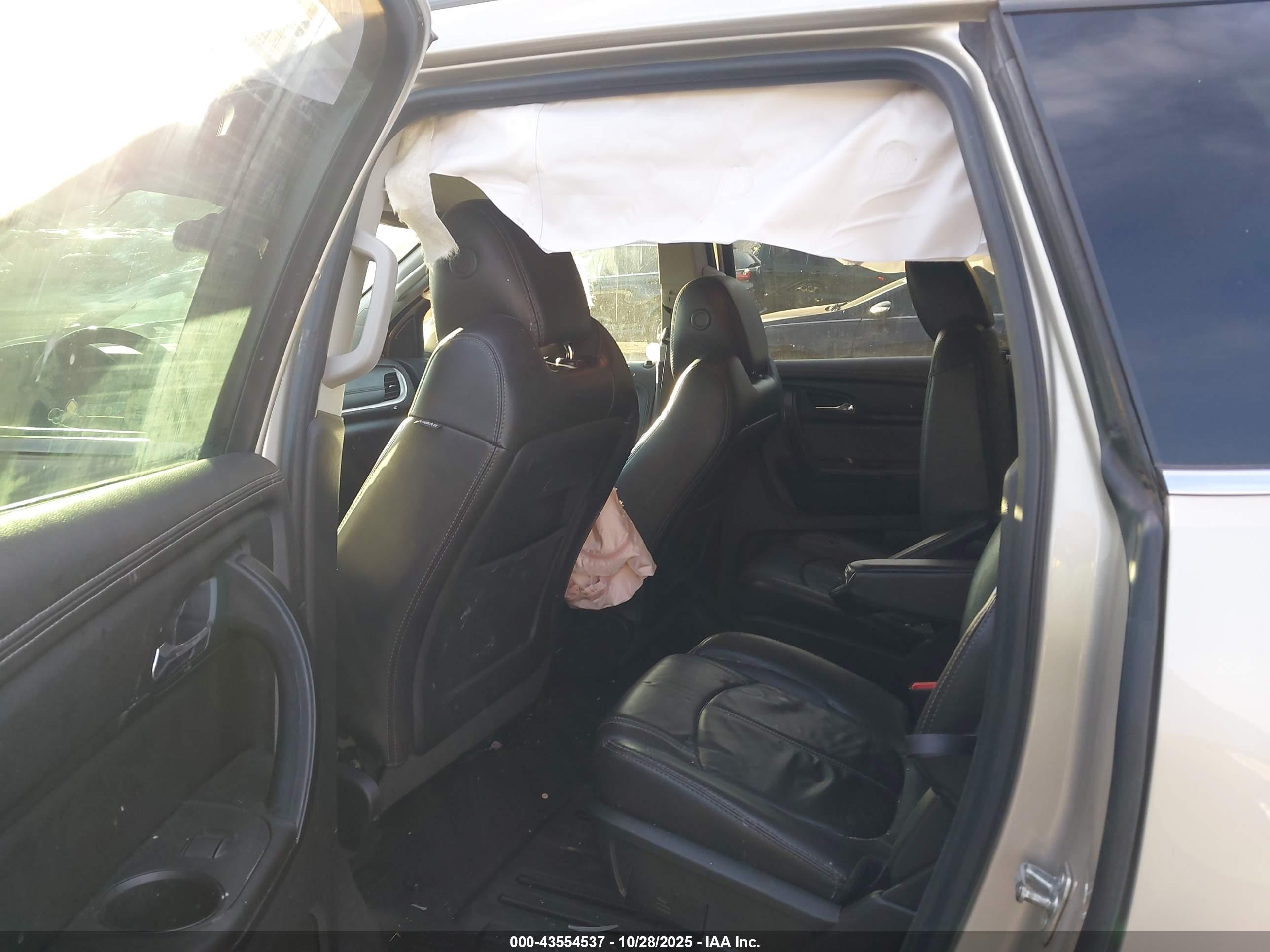 CHEVROLET TRAVERSE image 8