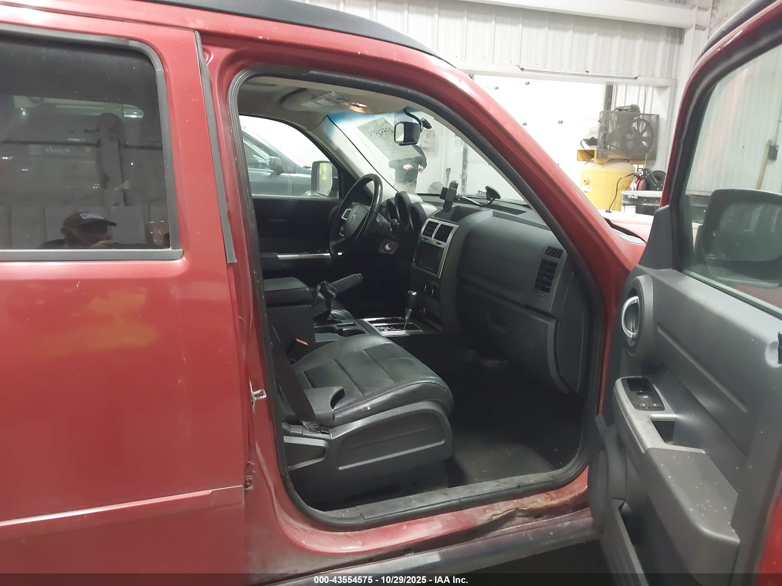 DODGE NITRO image 5