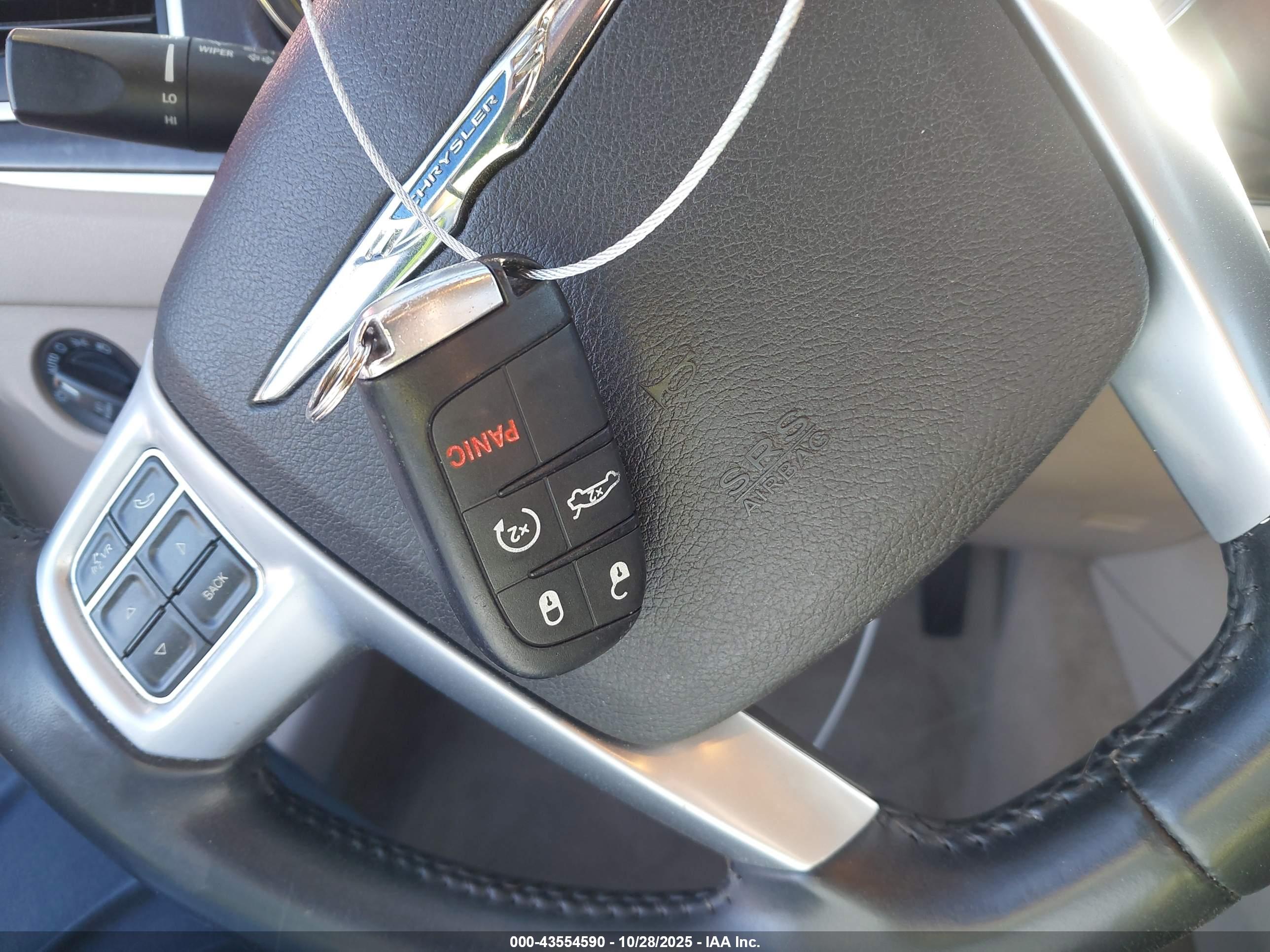 CHRYSLER 300 image 11