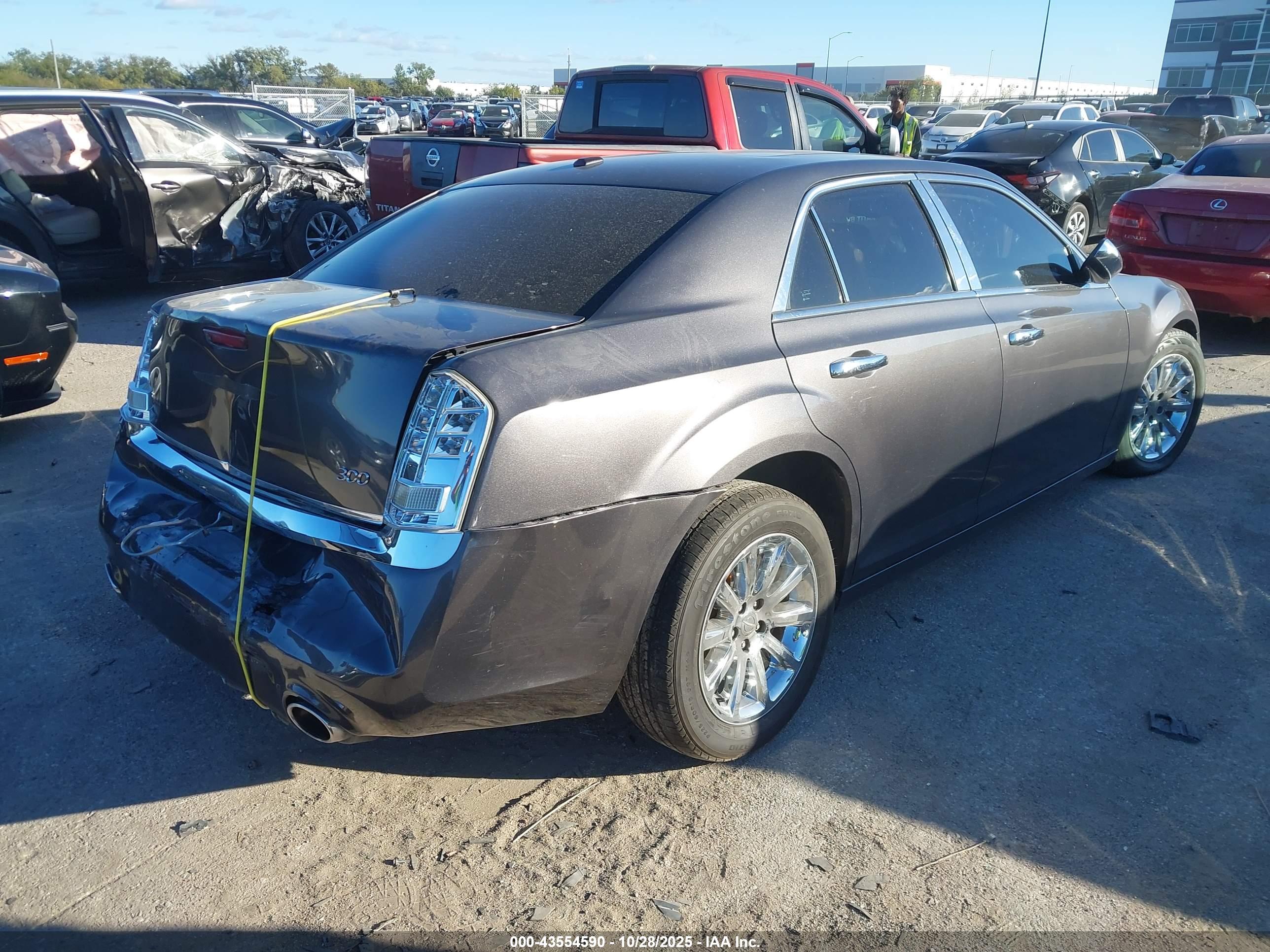 CHRYSLER 300 image 4
