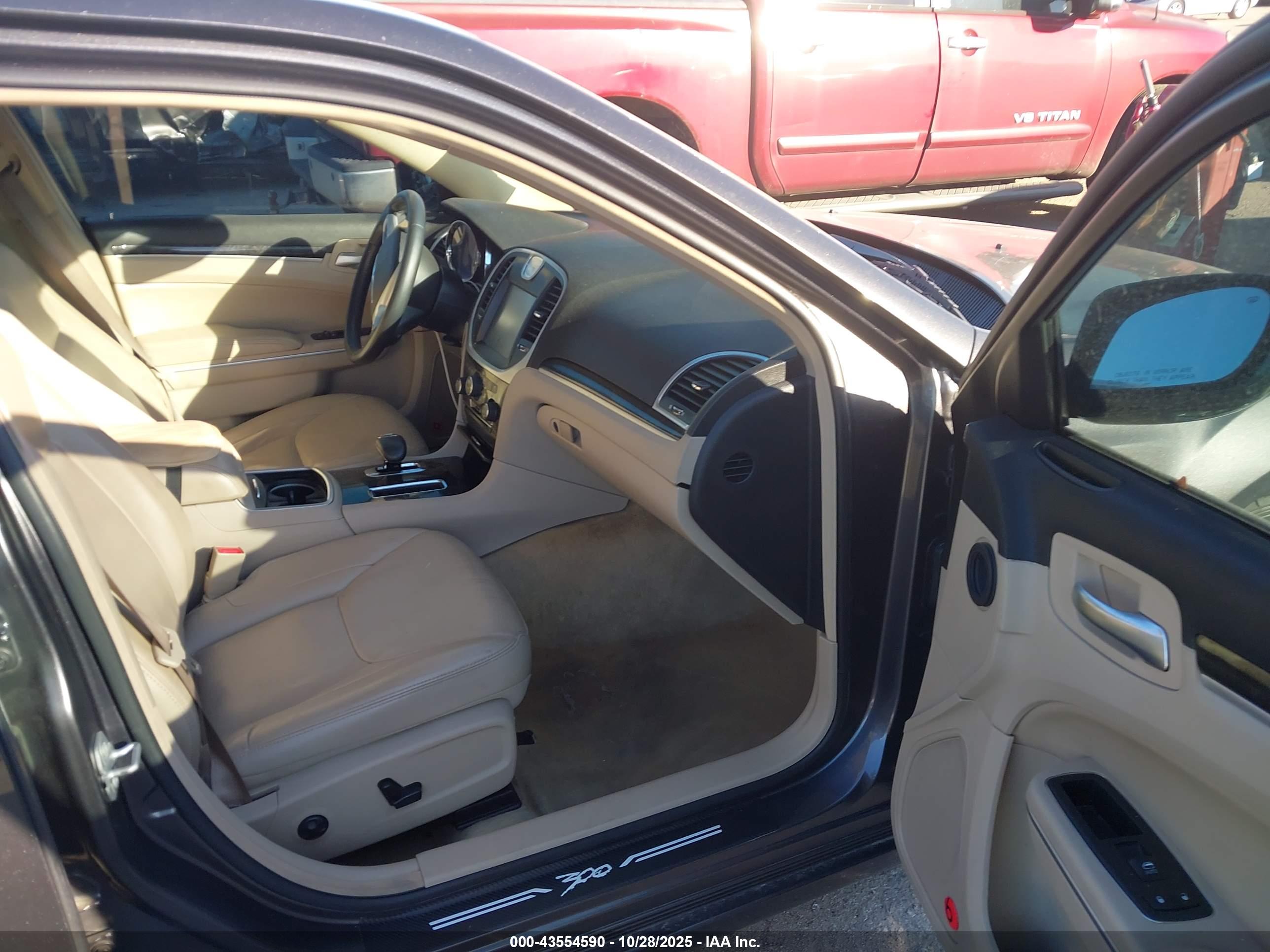 CHRYSLER 300 image 5