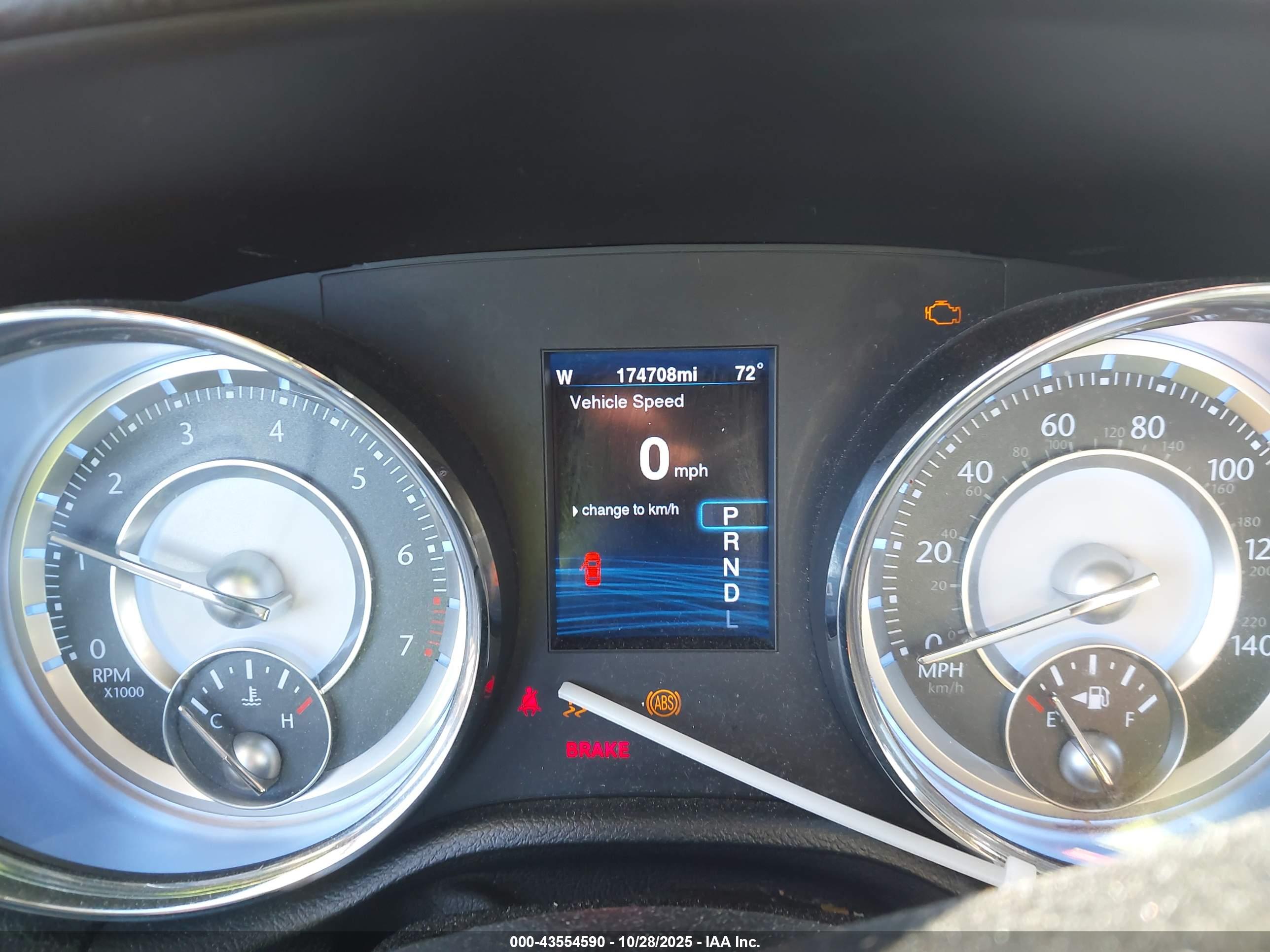 CHRYSLER 300 image 7