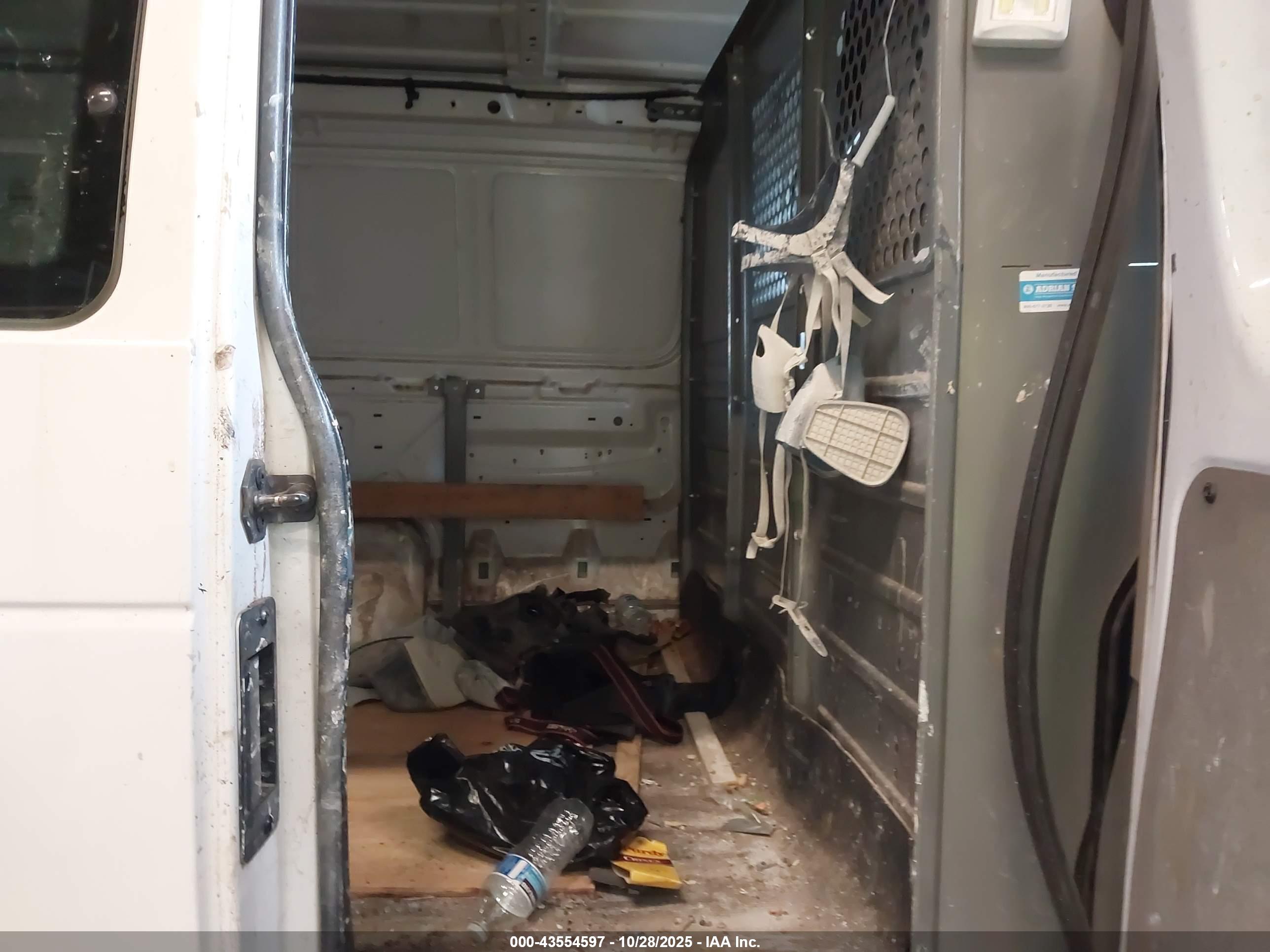 FORD E-250 image 8