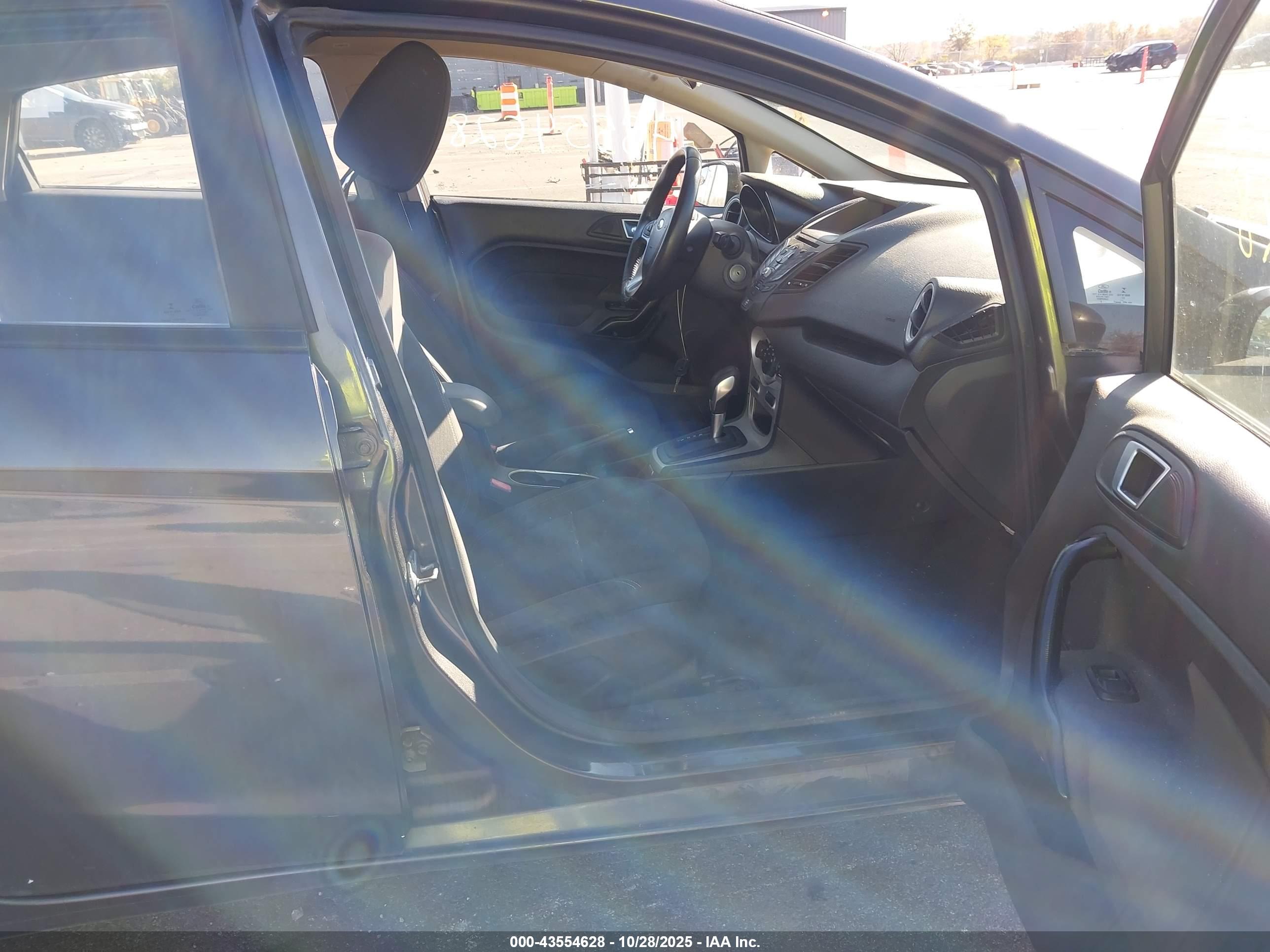 FORD FIESTA image 5