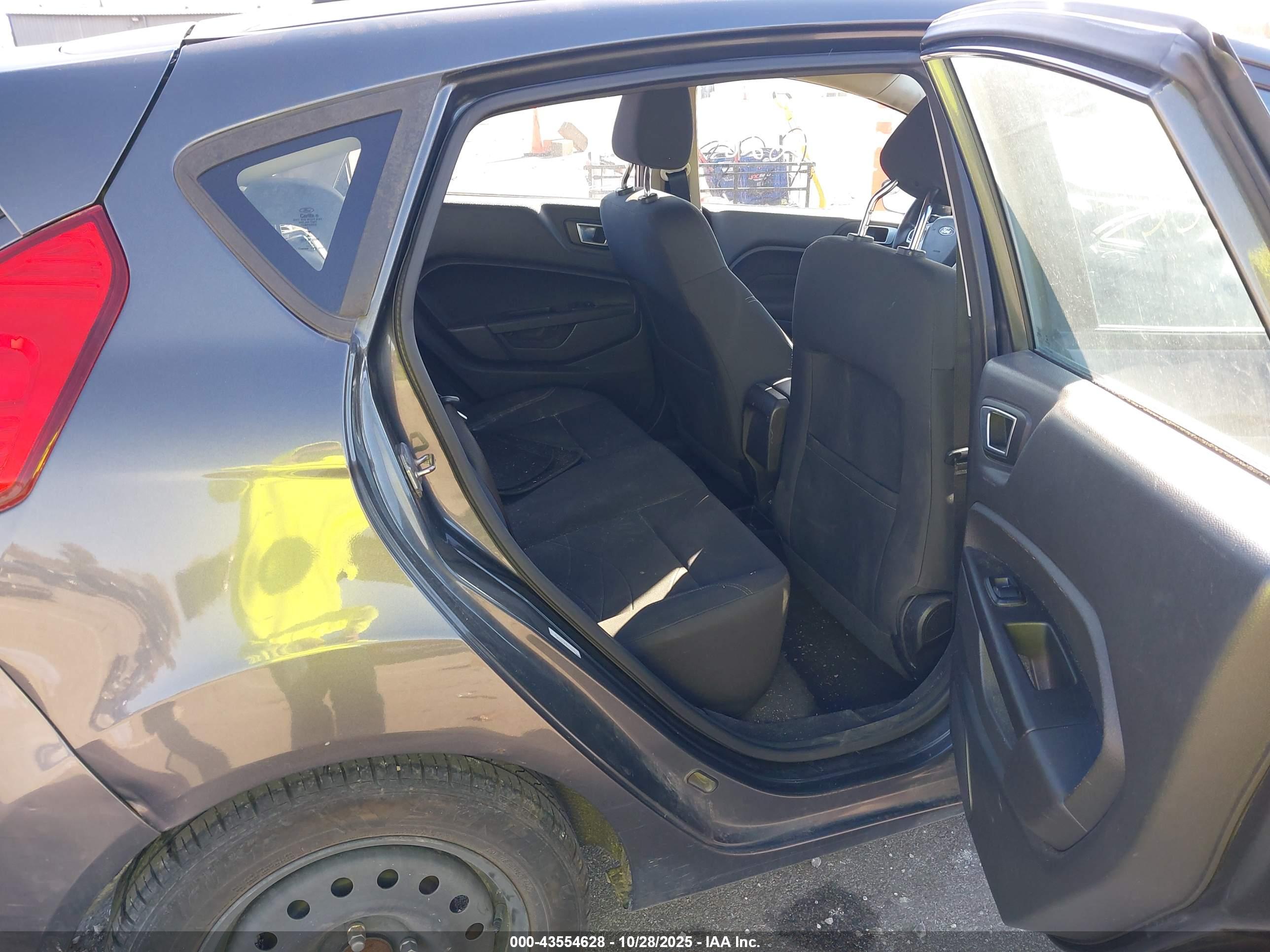 FORD FIESTA image 8