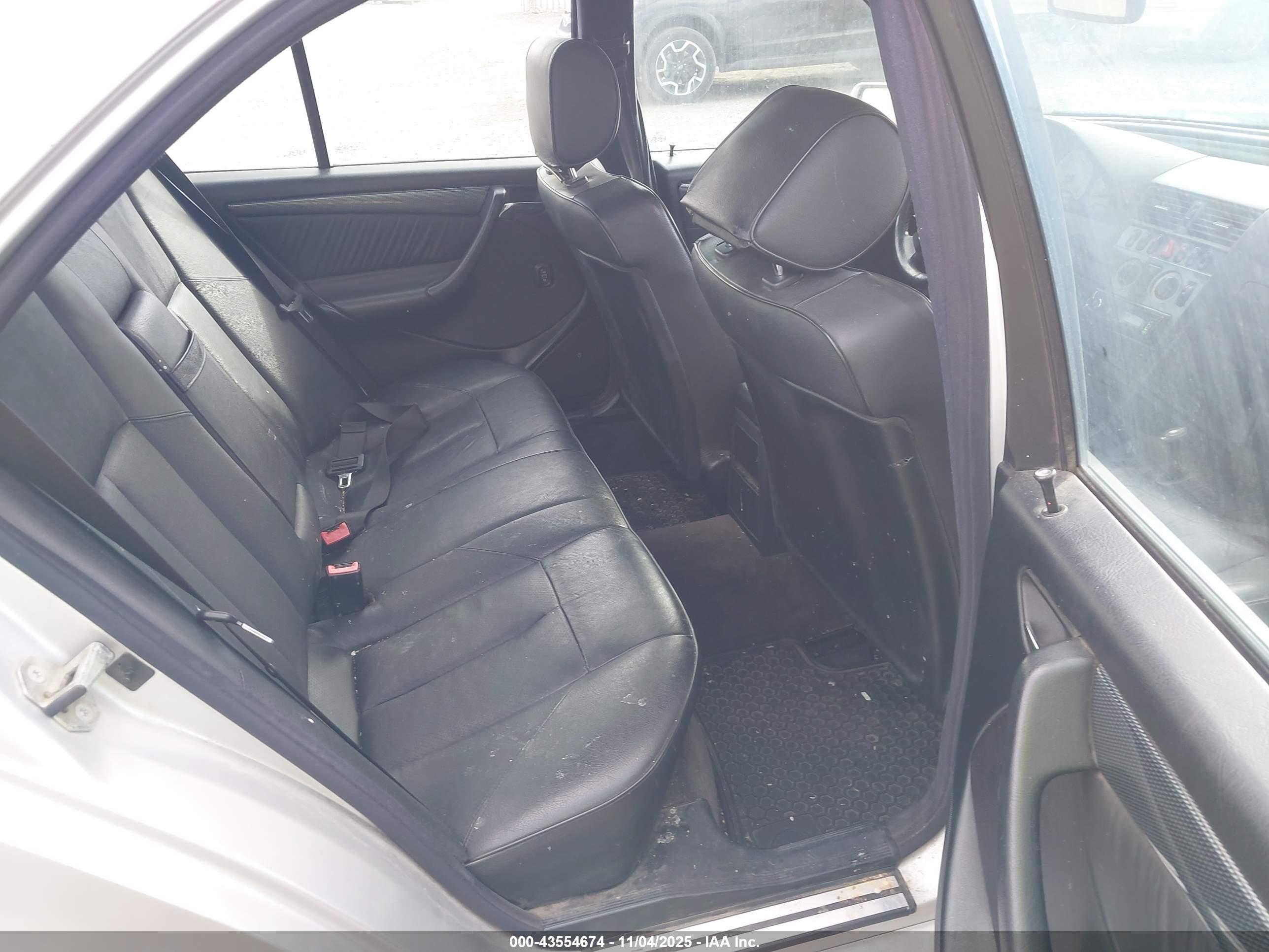 MERCEDES-BENZ C image 8