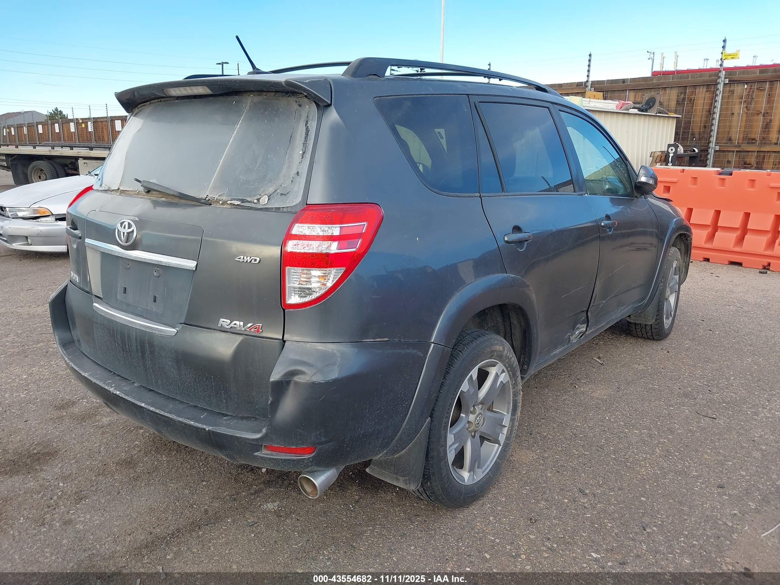 TOYOTA RAV4 image 4