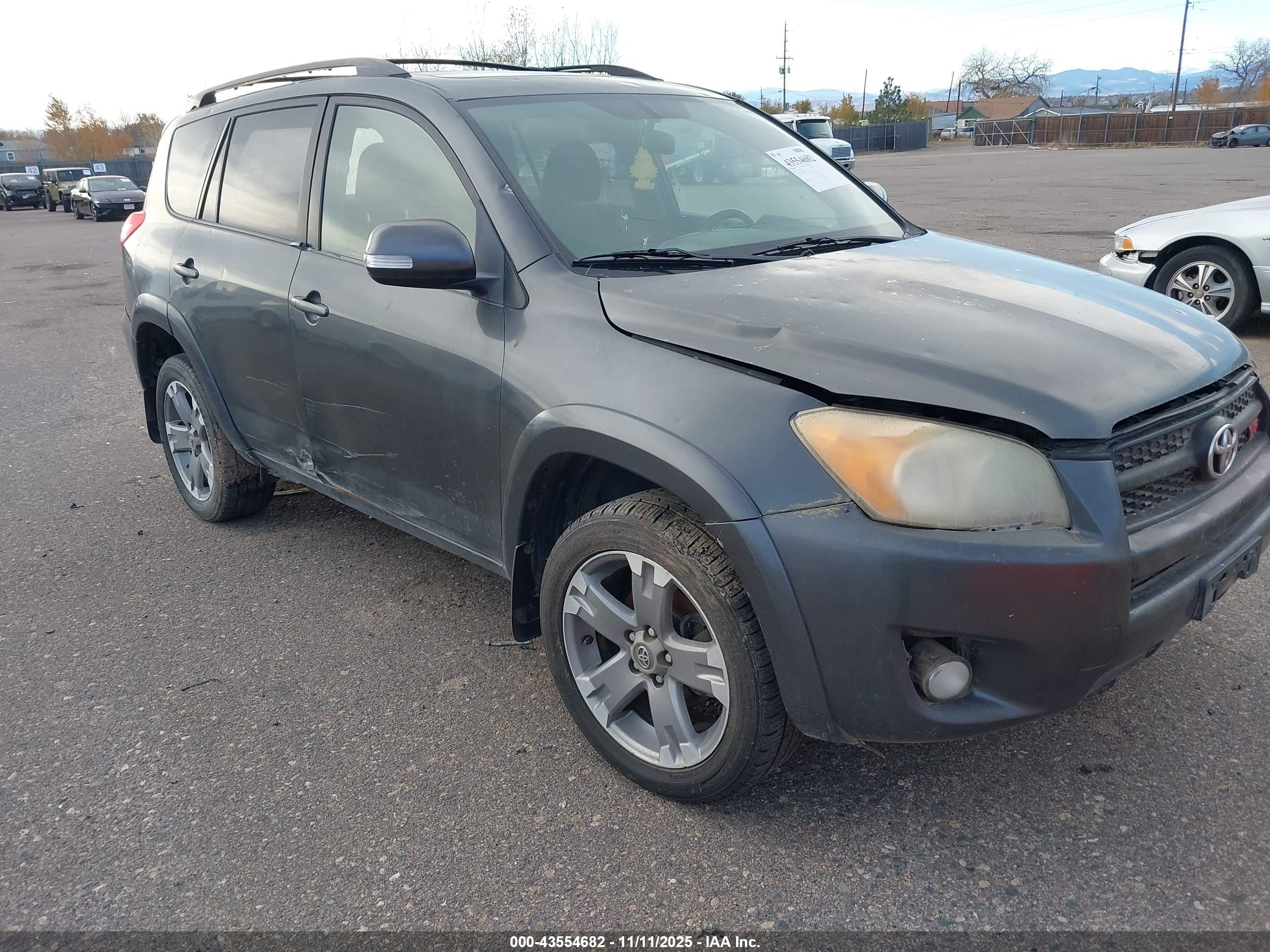 TOYOTA RAV4 image 6