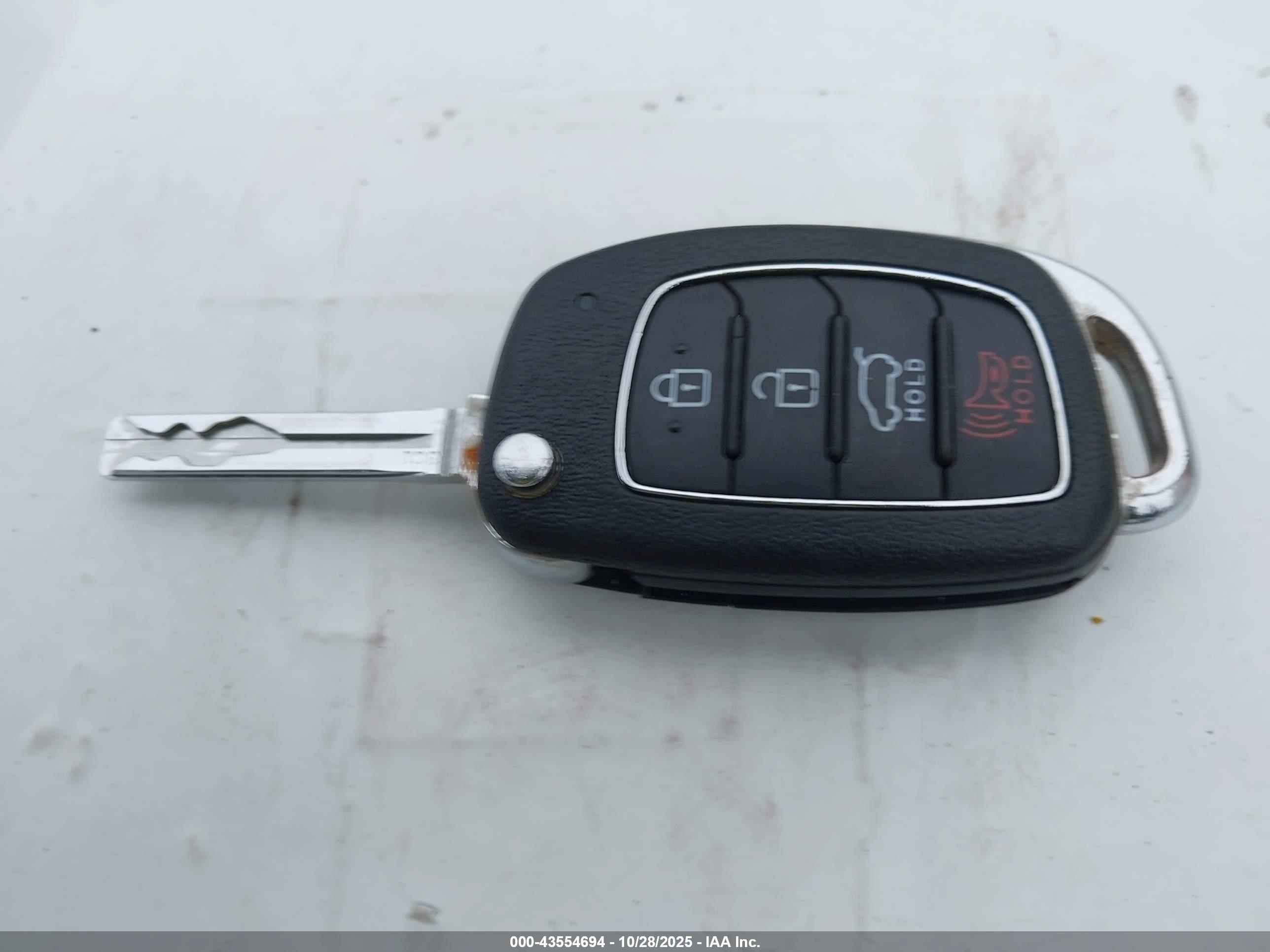 HYUNDAI TUCSON image 11