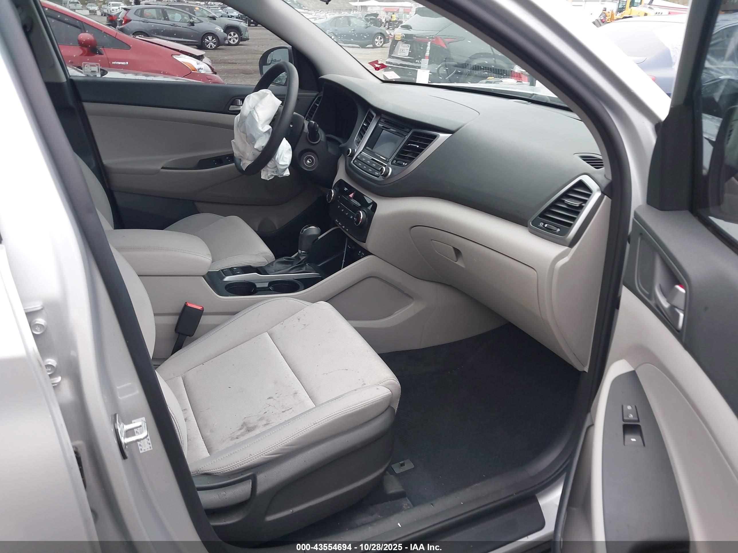 HYUNDAI TUCSON image 5