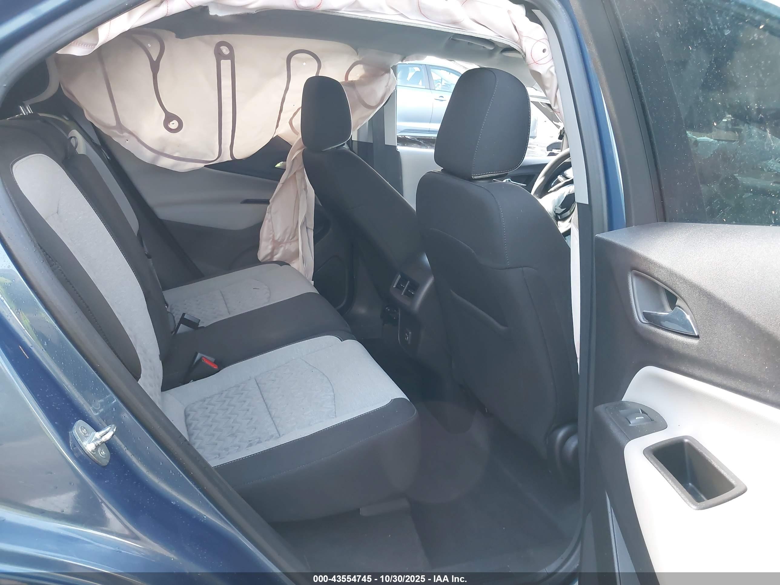 CHEVROLET EQUINOX image 8