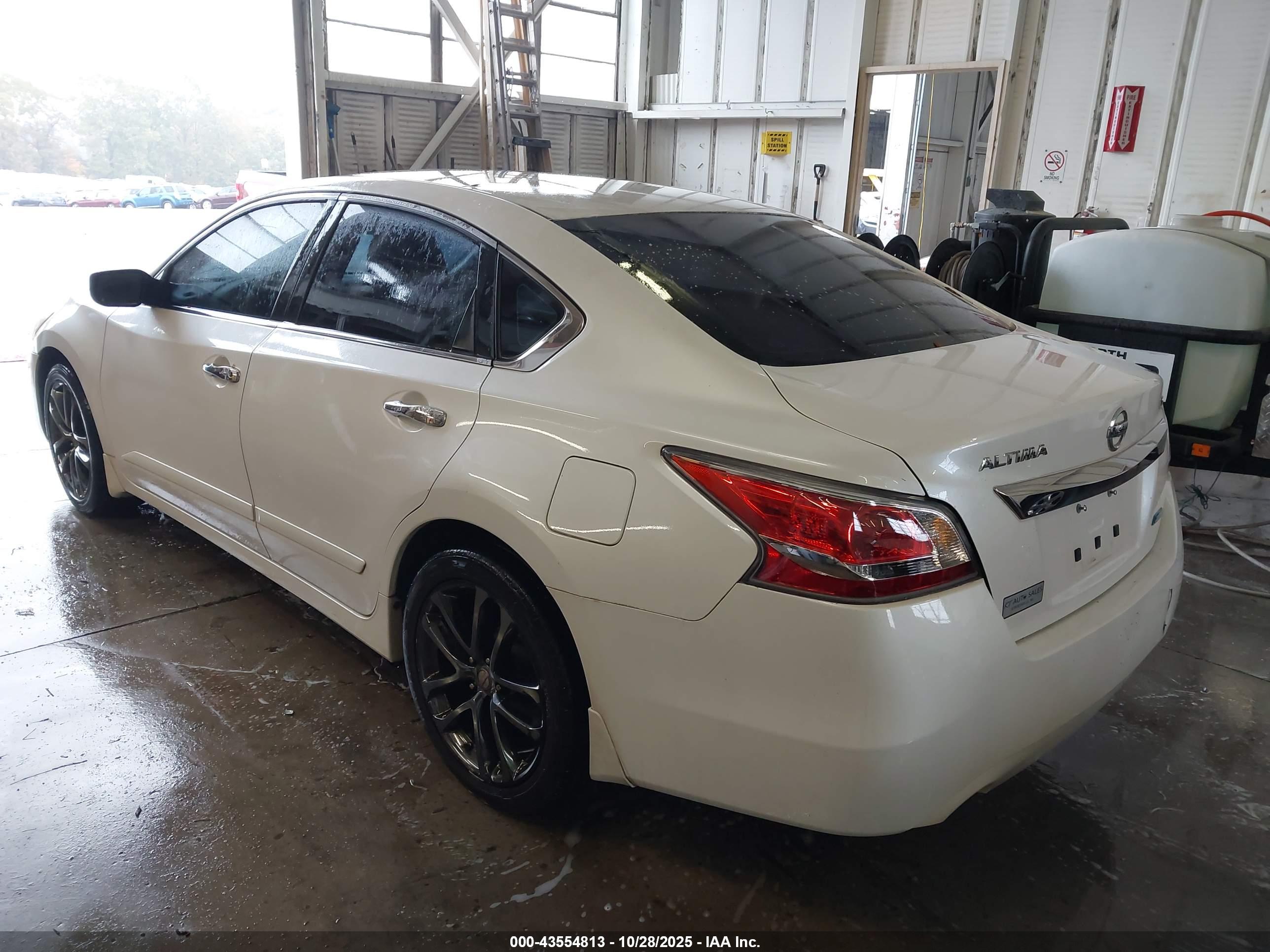 NISSAN ALTIMA image 3