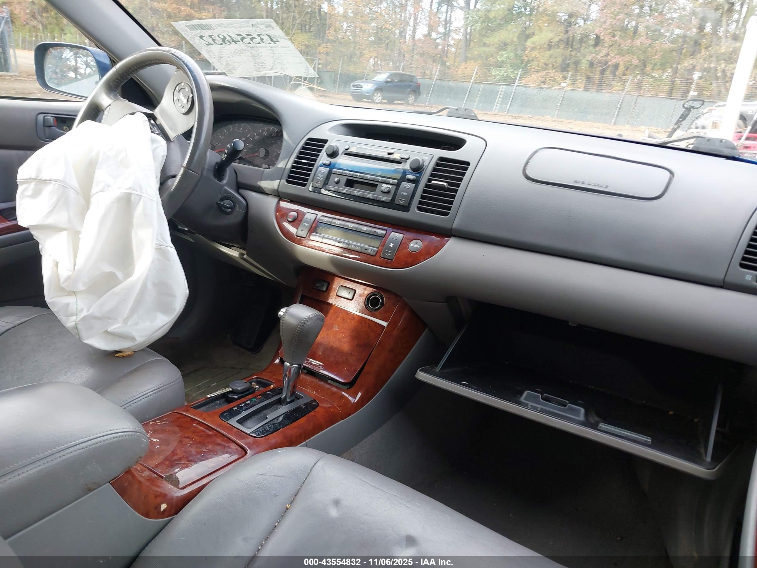 TOYOTA CAMRY image 5