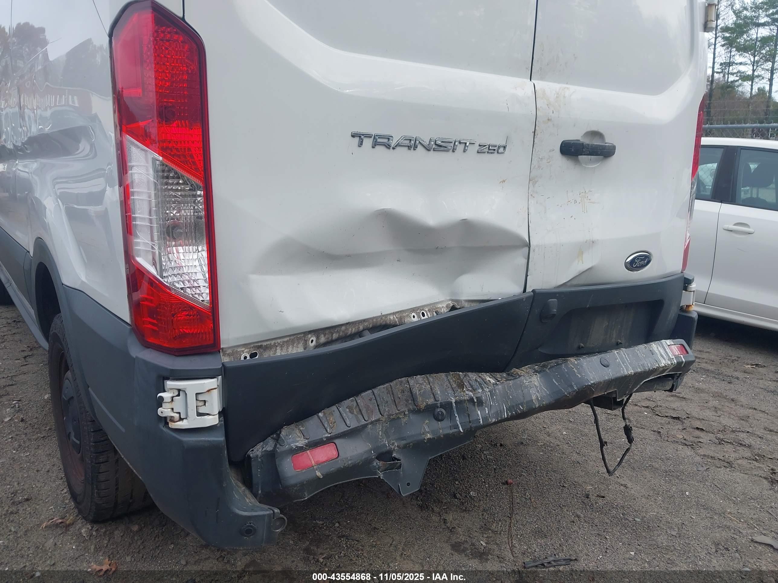 FORD TRANSIT-250 image 6