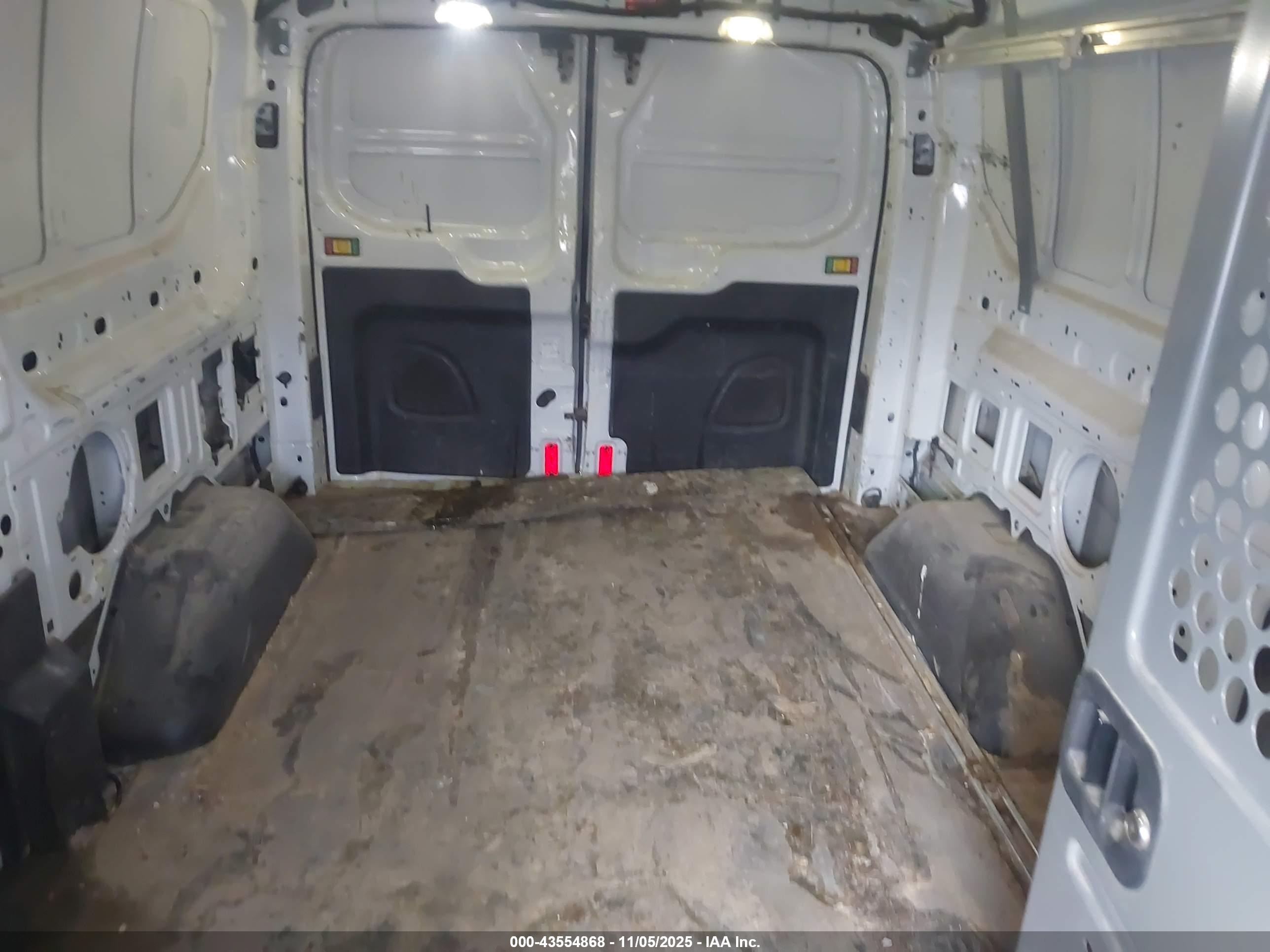 FORD TRANSIT-250 image 8