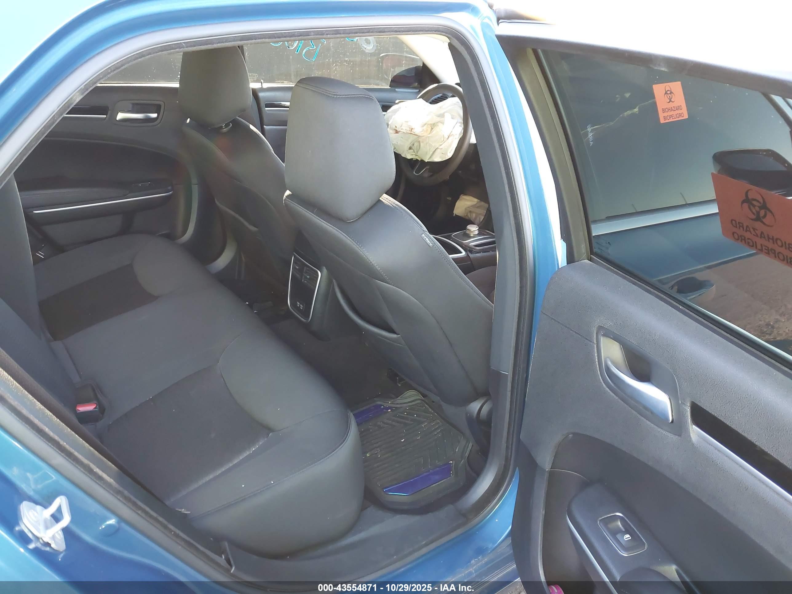CHRYSLER 300 image 8
