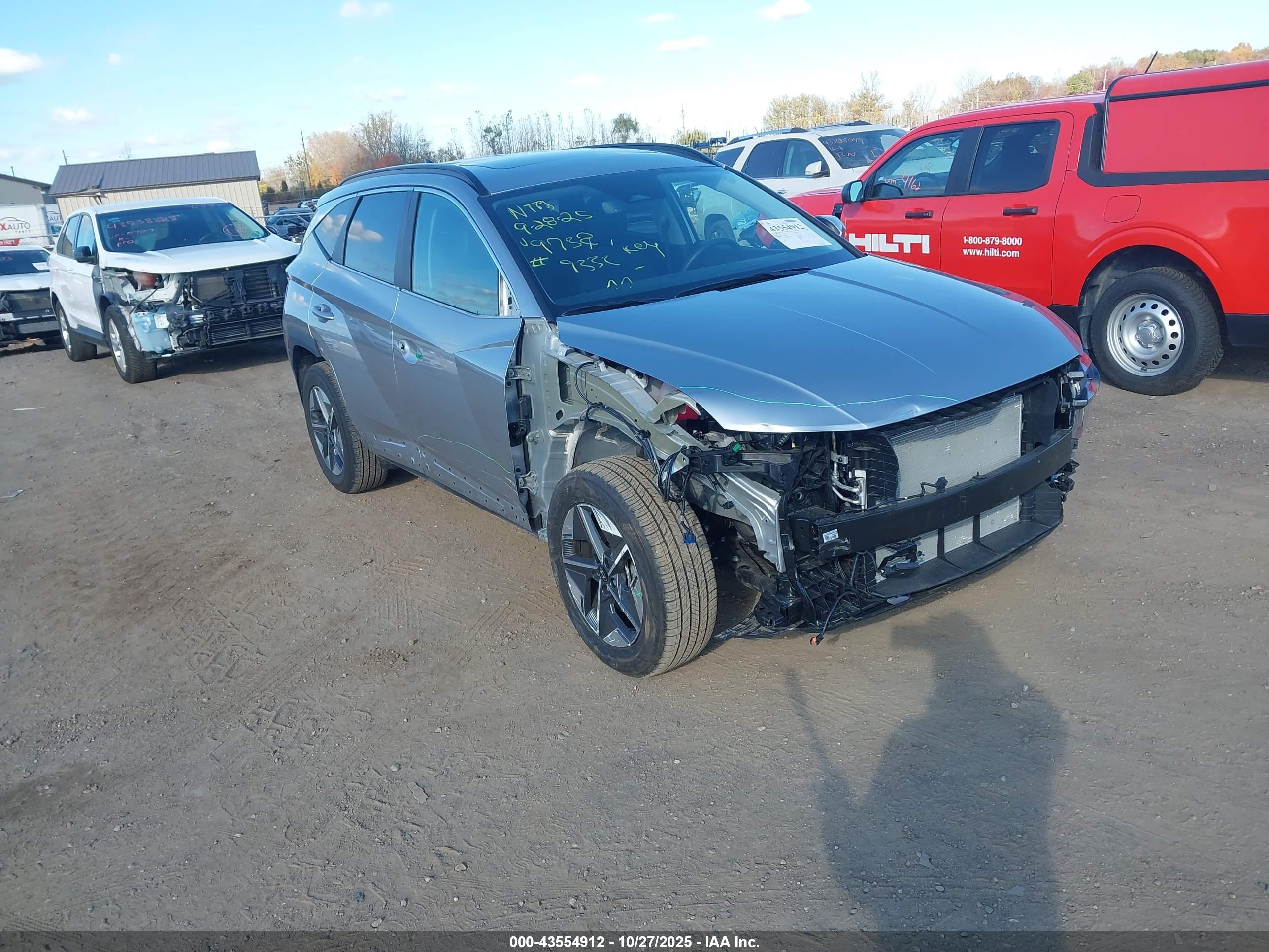 HYUNDAI TUCSON image 6