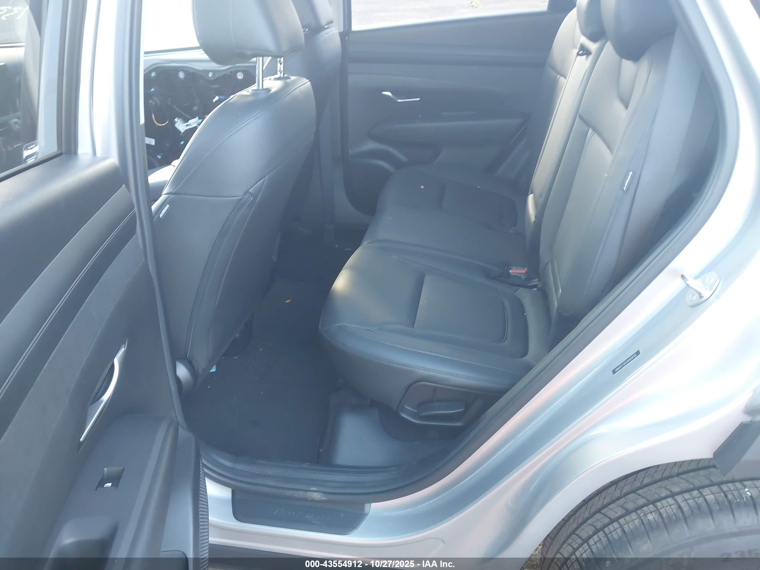 HYUNDAI TUCSON image 8