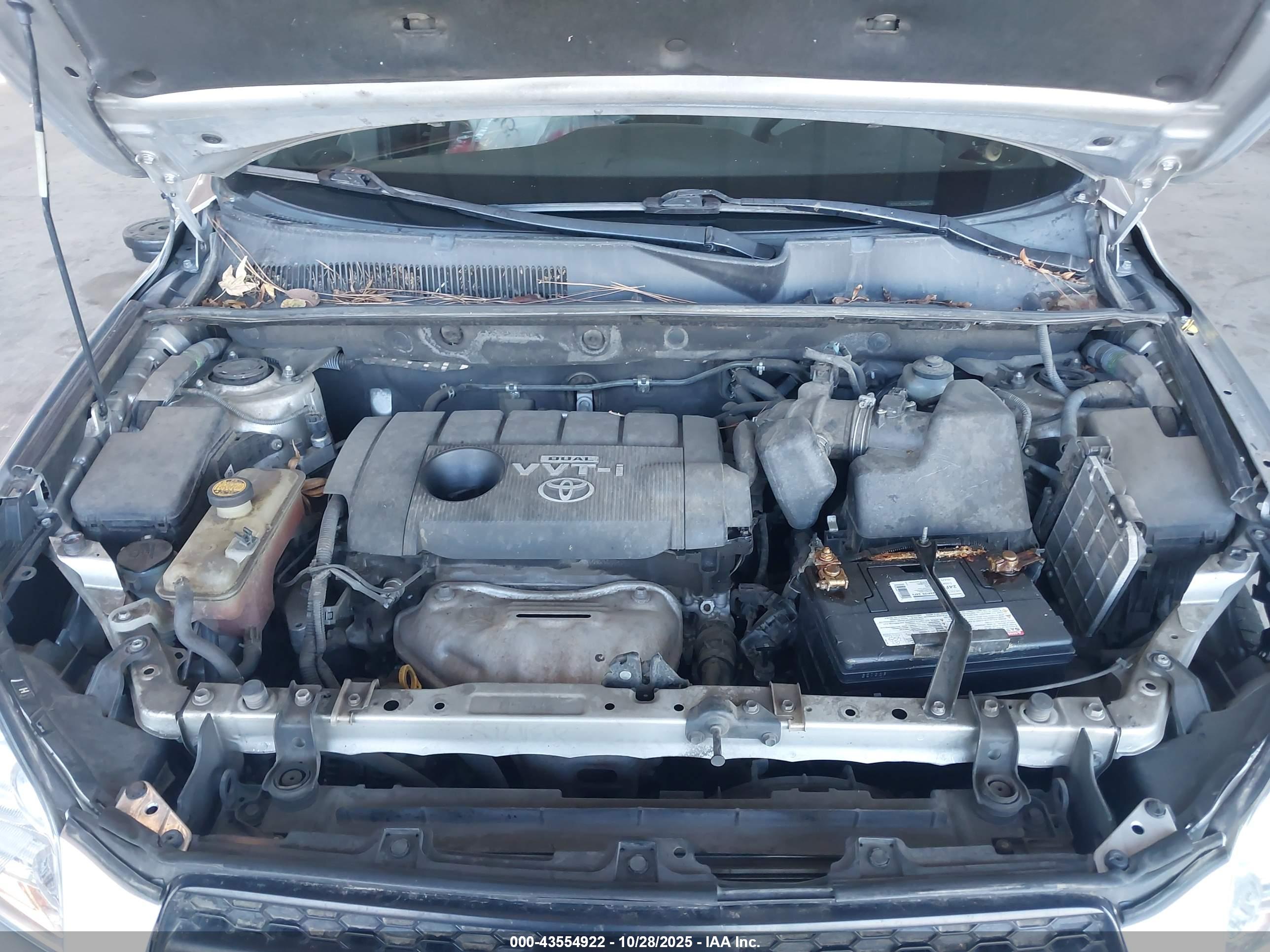 TOYOTA RAV4 image 10