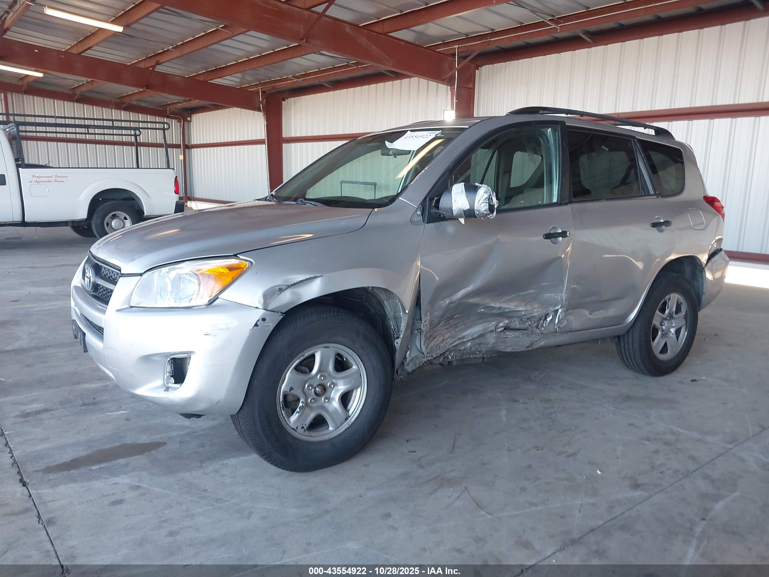 TOYOTA RAV4 image 2