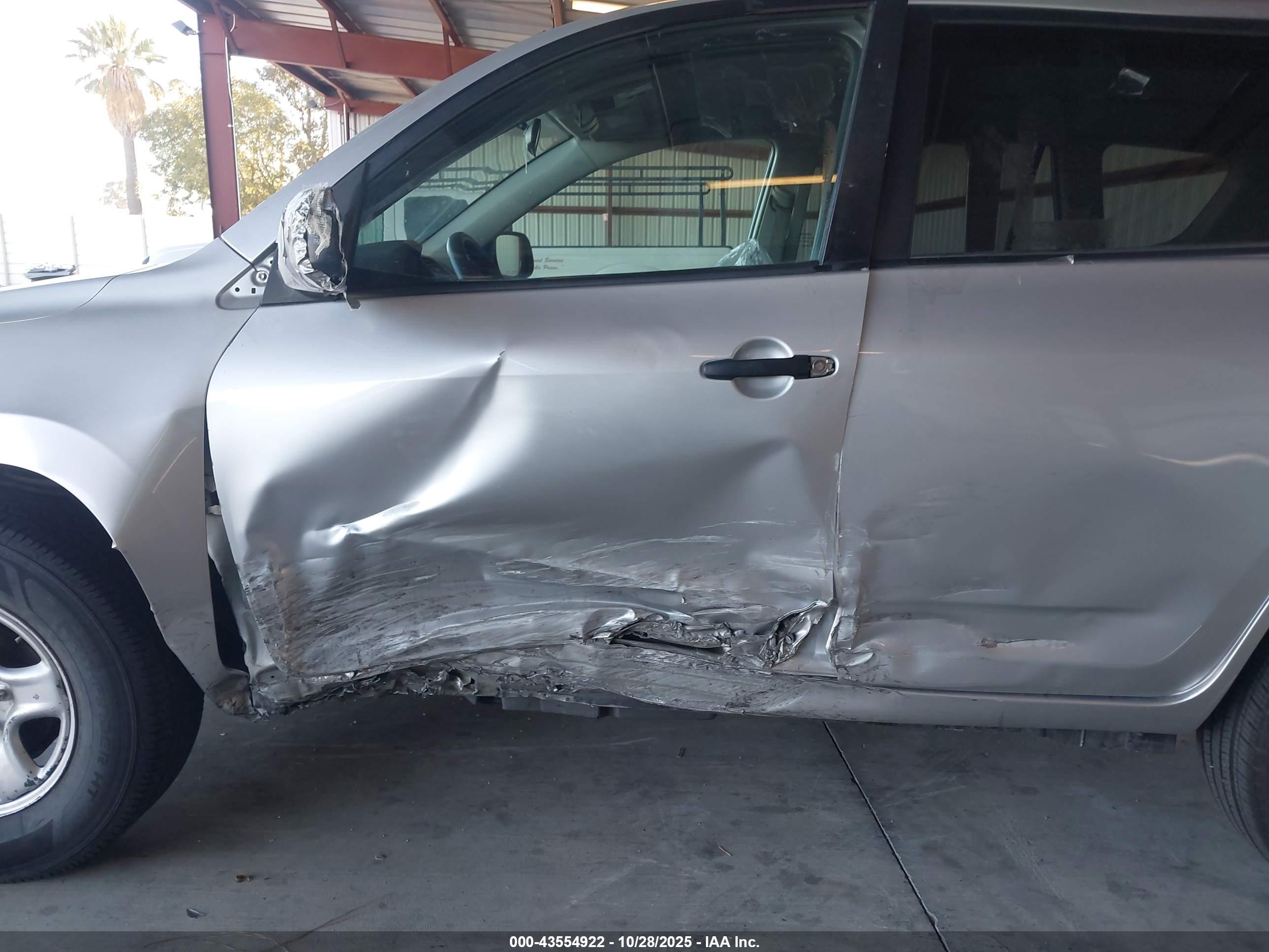 TOYOTA RAV4 image 6