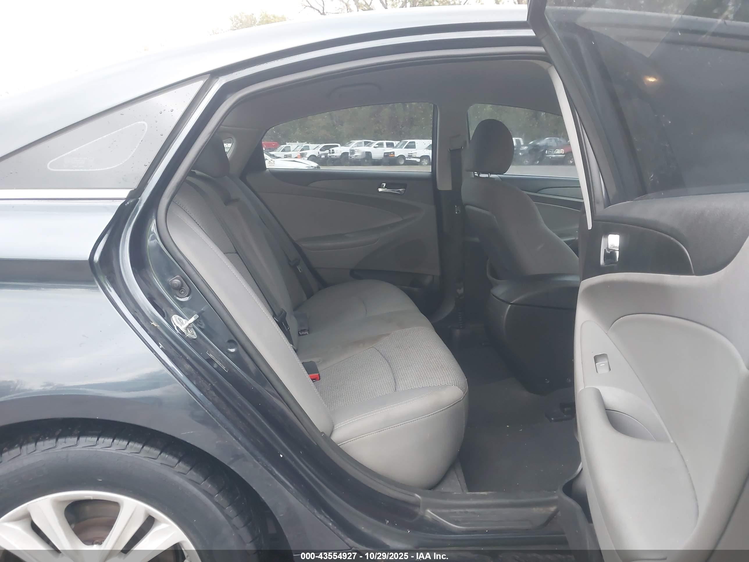 HYUNDAI SONATA image 8