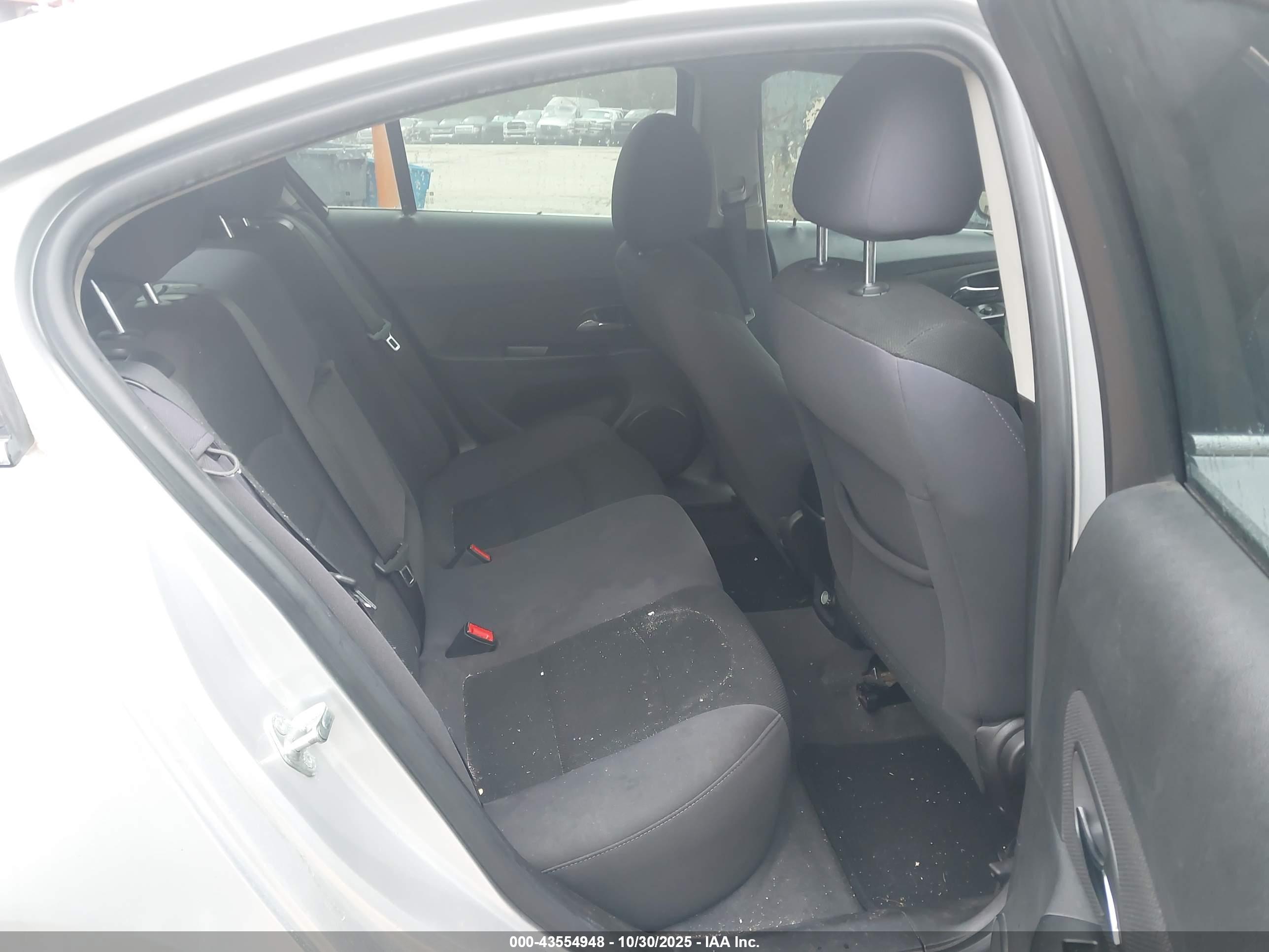 CHEVROLET CRUZE image 8
