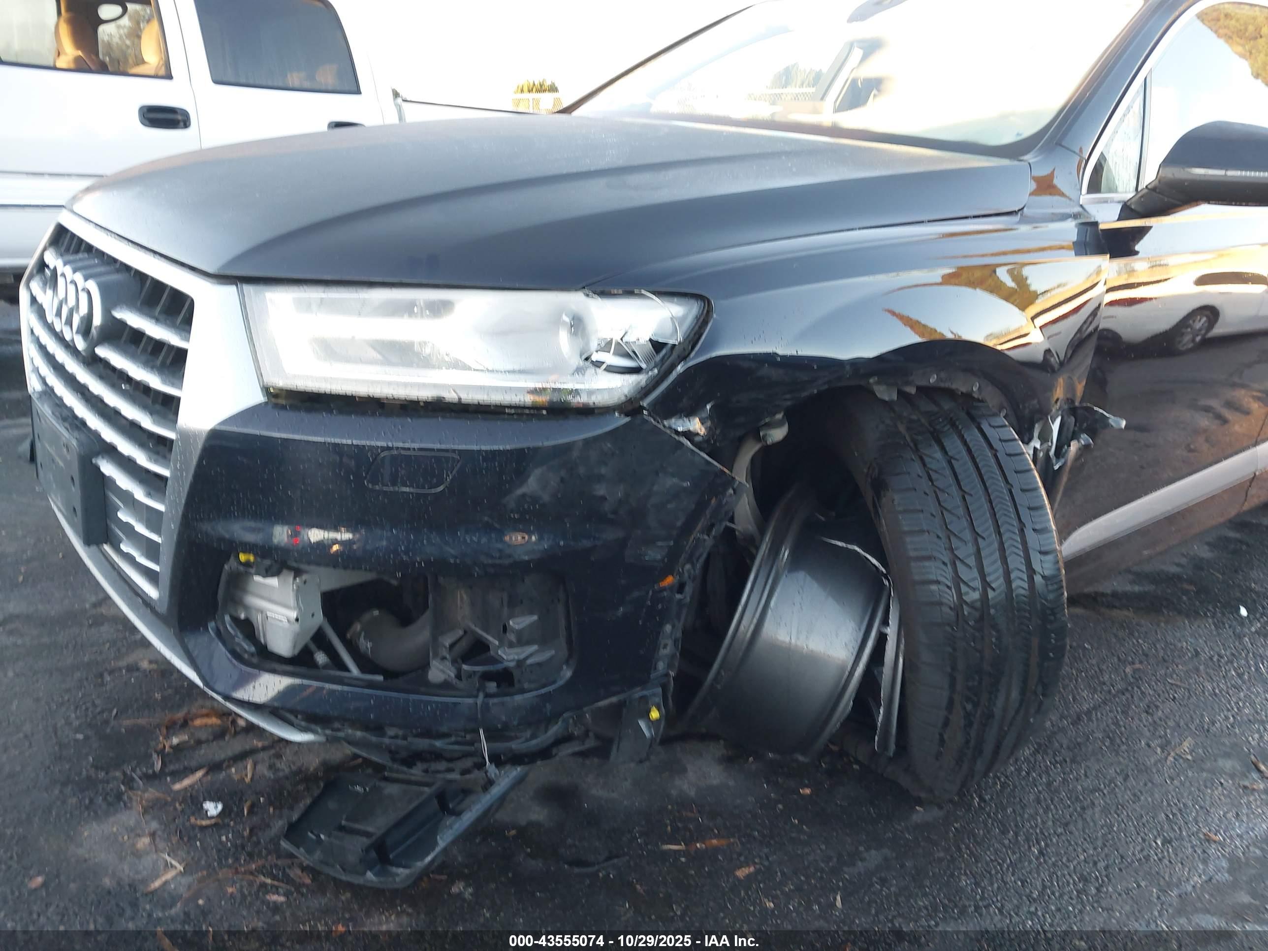AUDI Q7 image 6