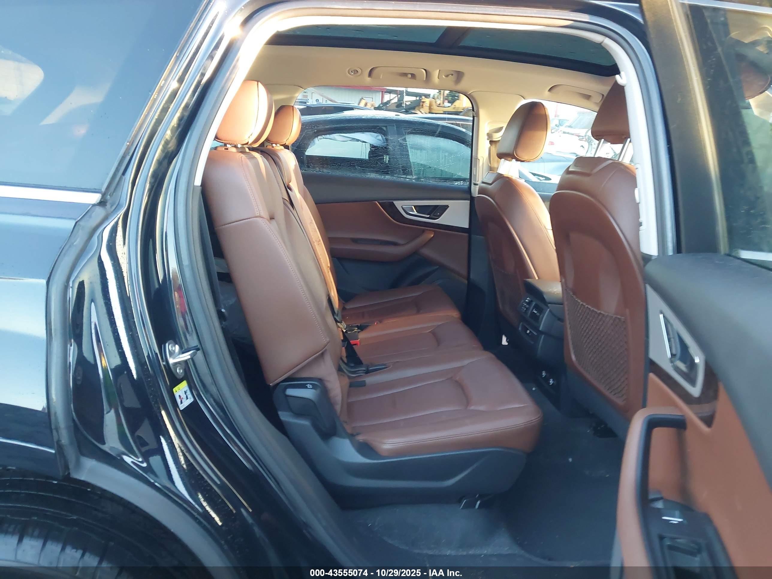 AUDI Q7 image 8