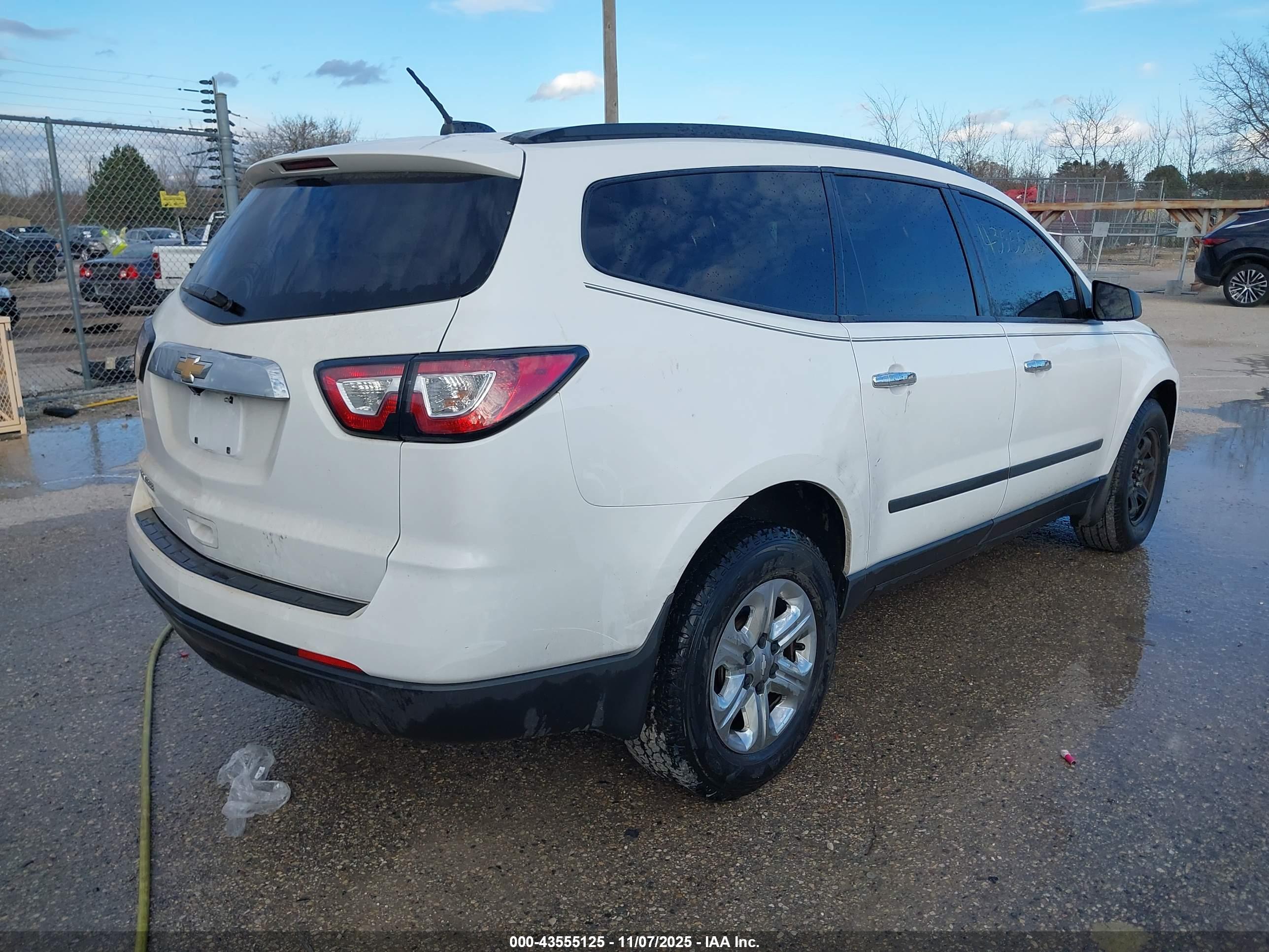 CHEVROLET TRAVERSE image 4