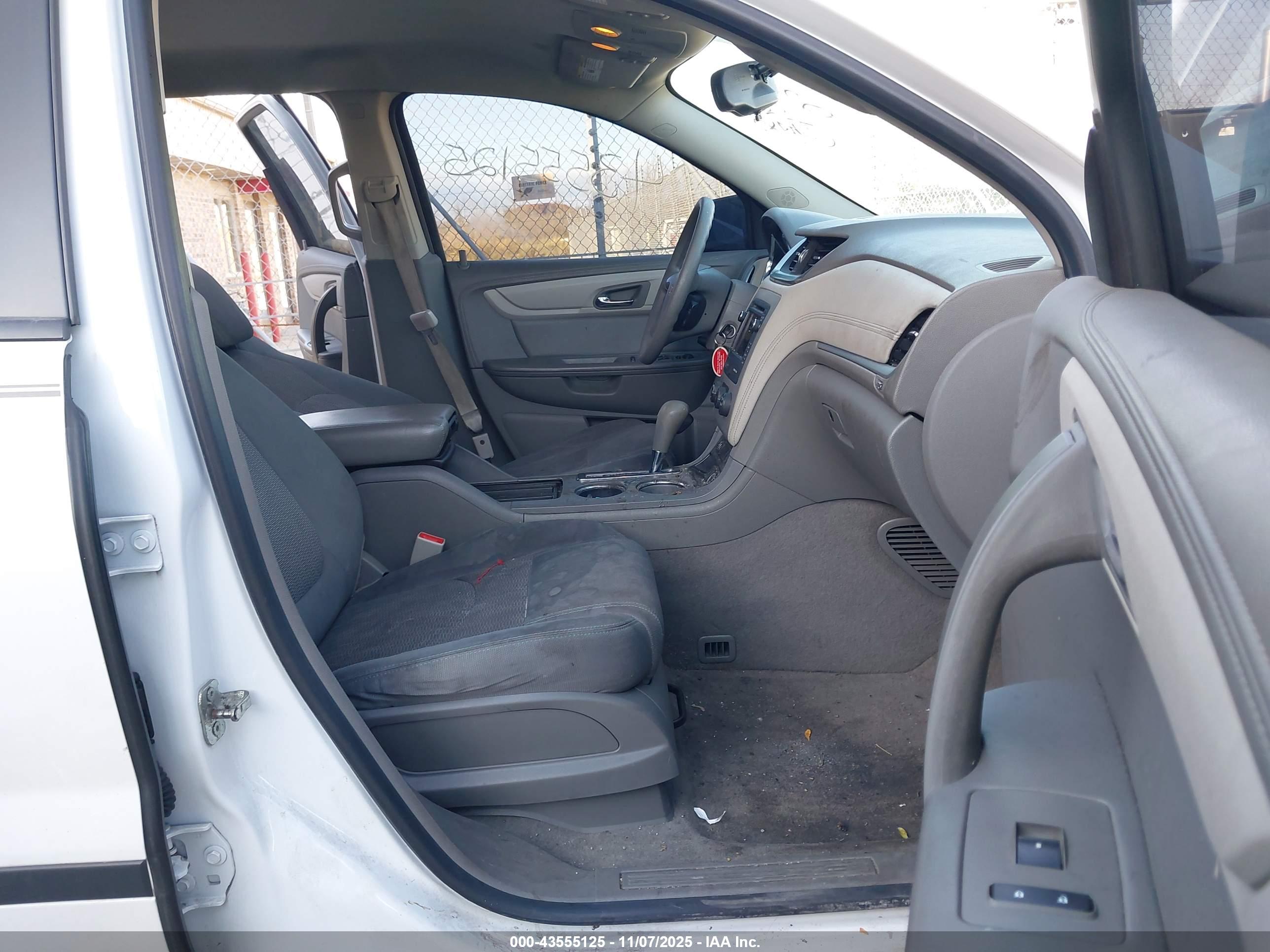CHEVROLET TRAVERSE image 5