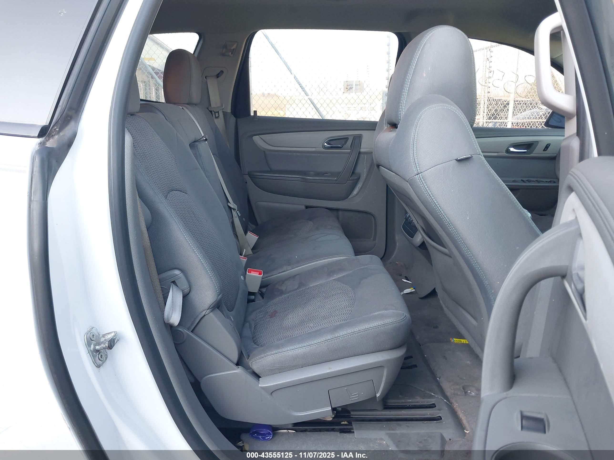 CHEVROLET TRAVERSE image 8
