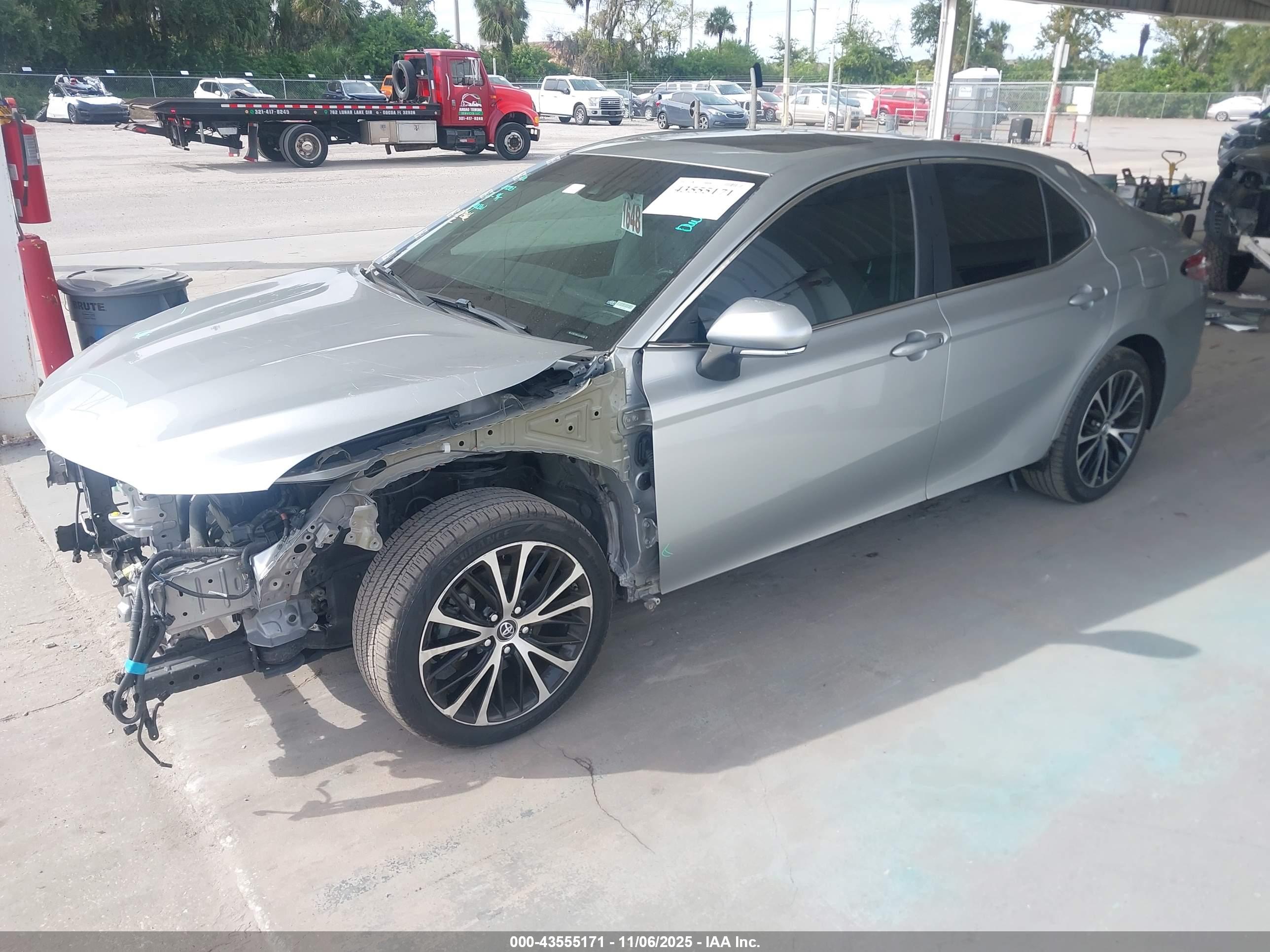 TOYOTA CAMRY image 2