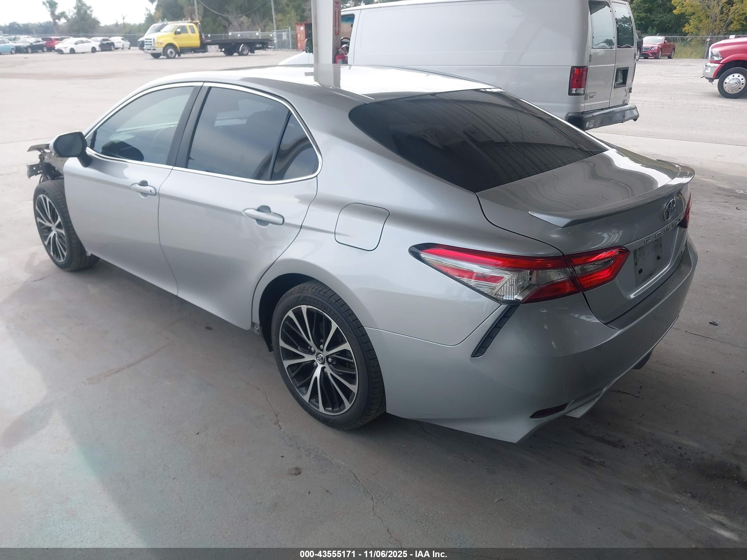 TOYOTA CAMRY image 3