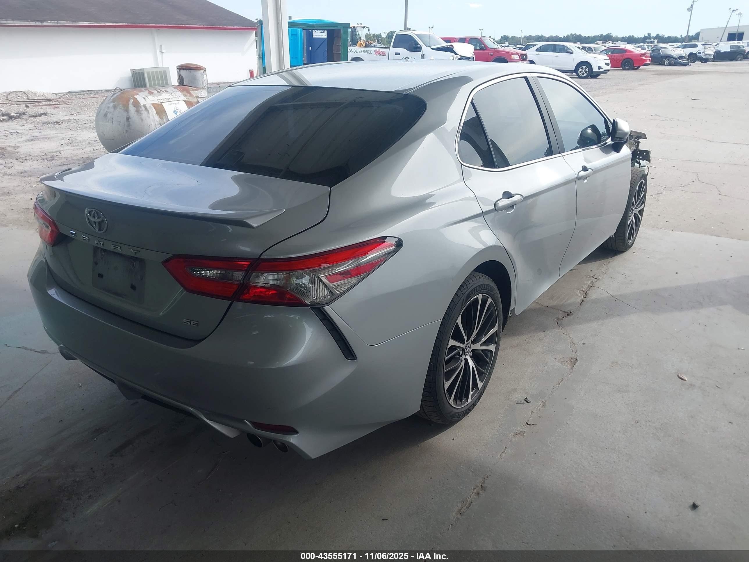 TOYOTA CAMRY image 4