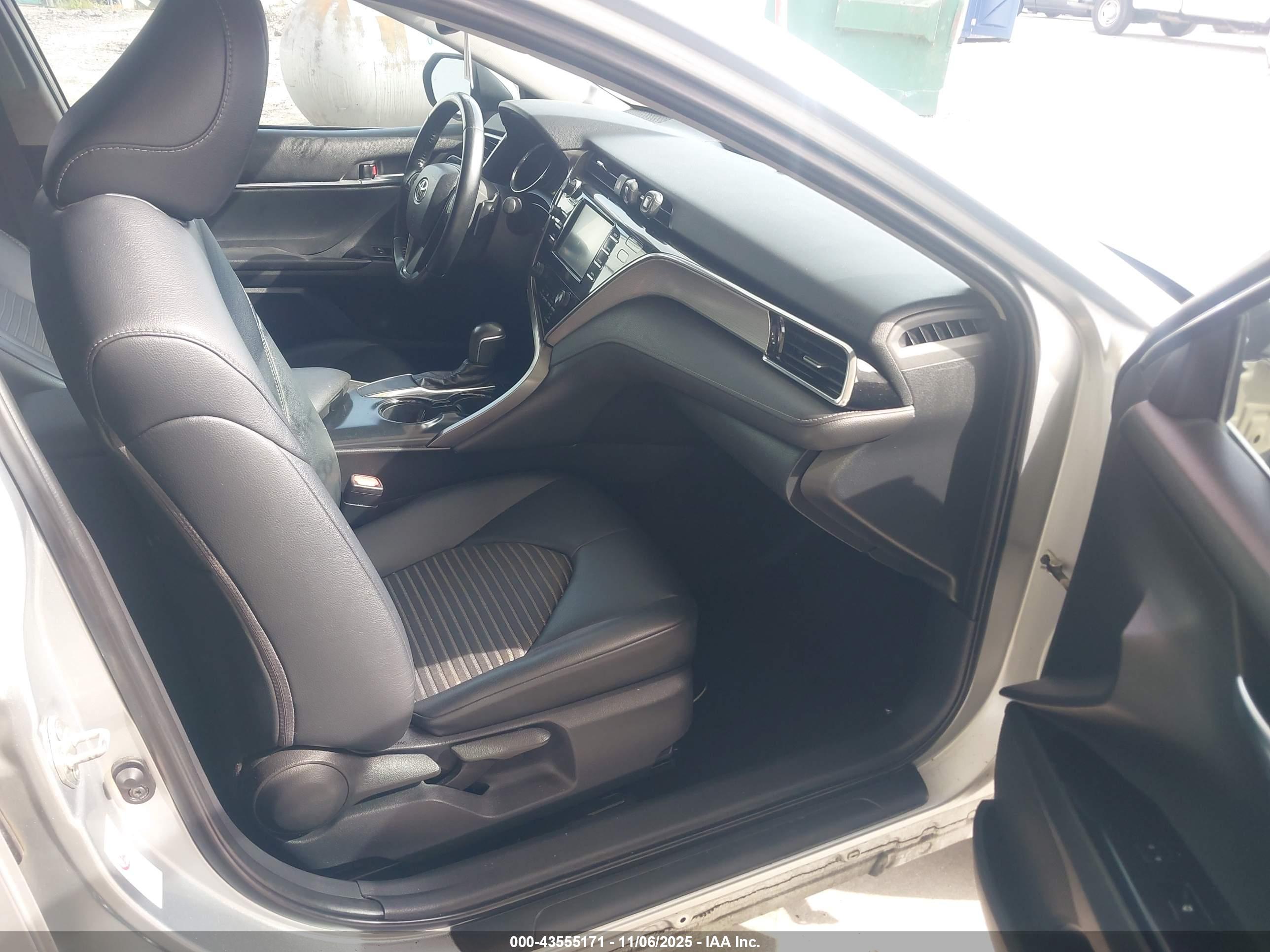 TOYOTA CAMRY image 5