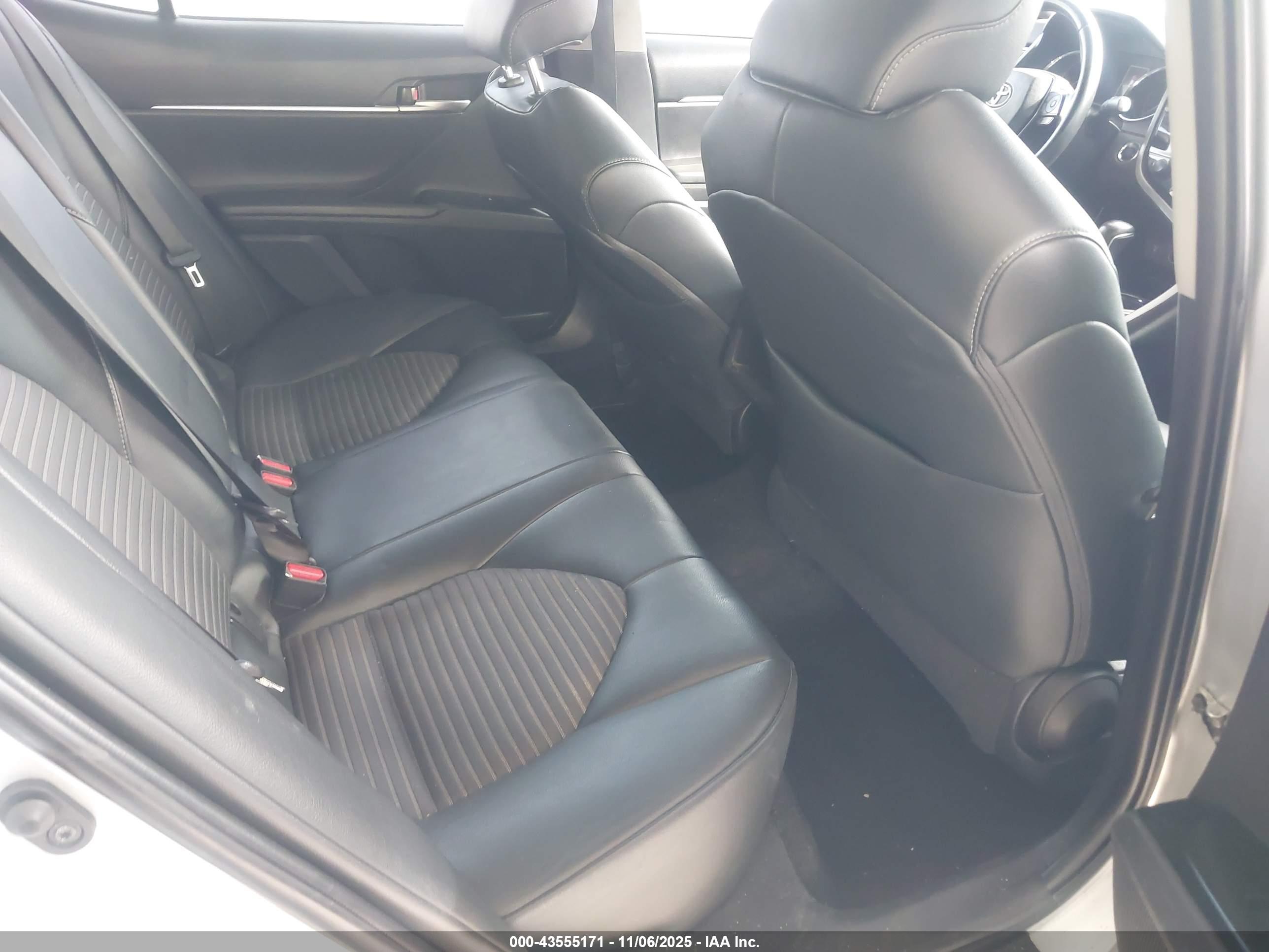 TOYOTA CAMRY image 8
