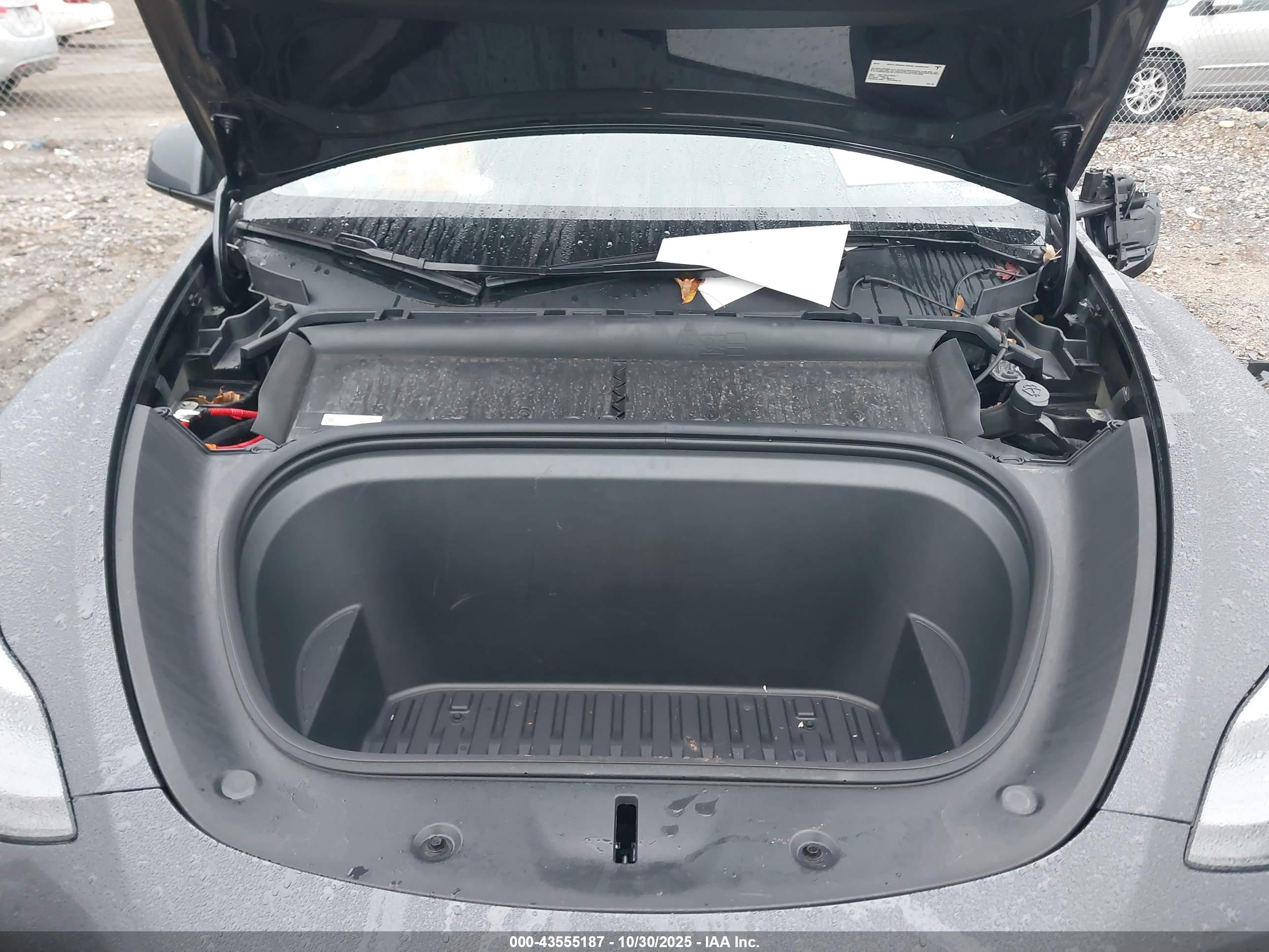 TESLA MODEL image 10