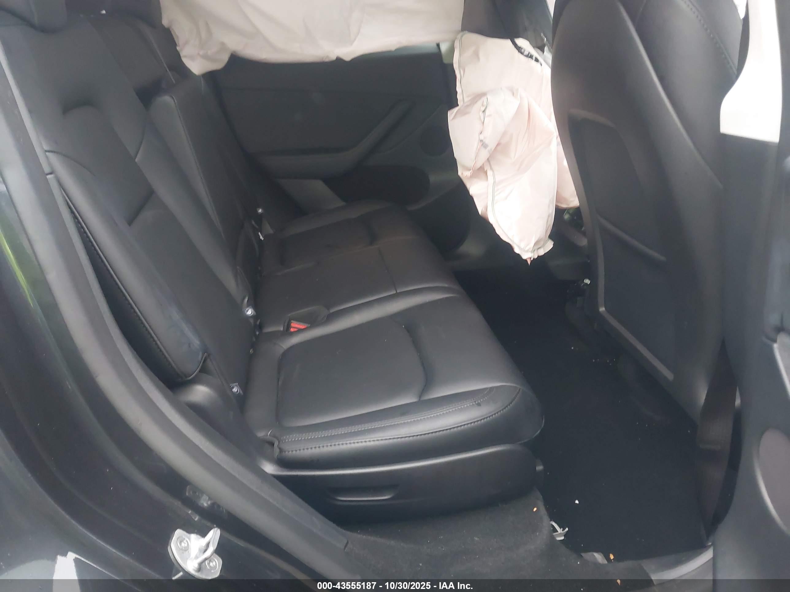 TESLA MODEL image 8