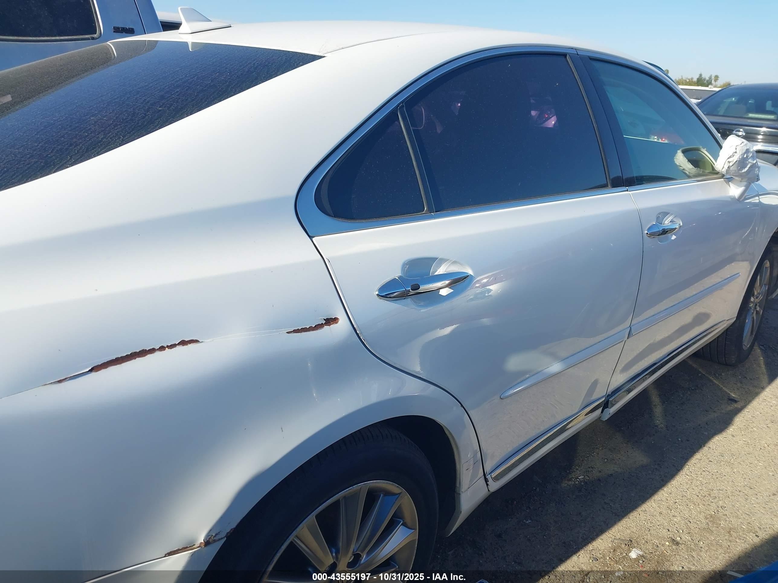 LEXUS ES image 6