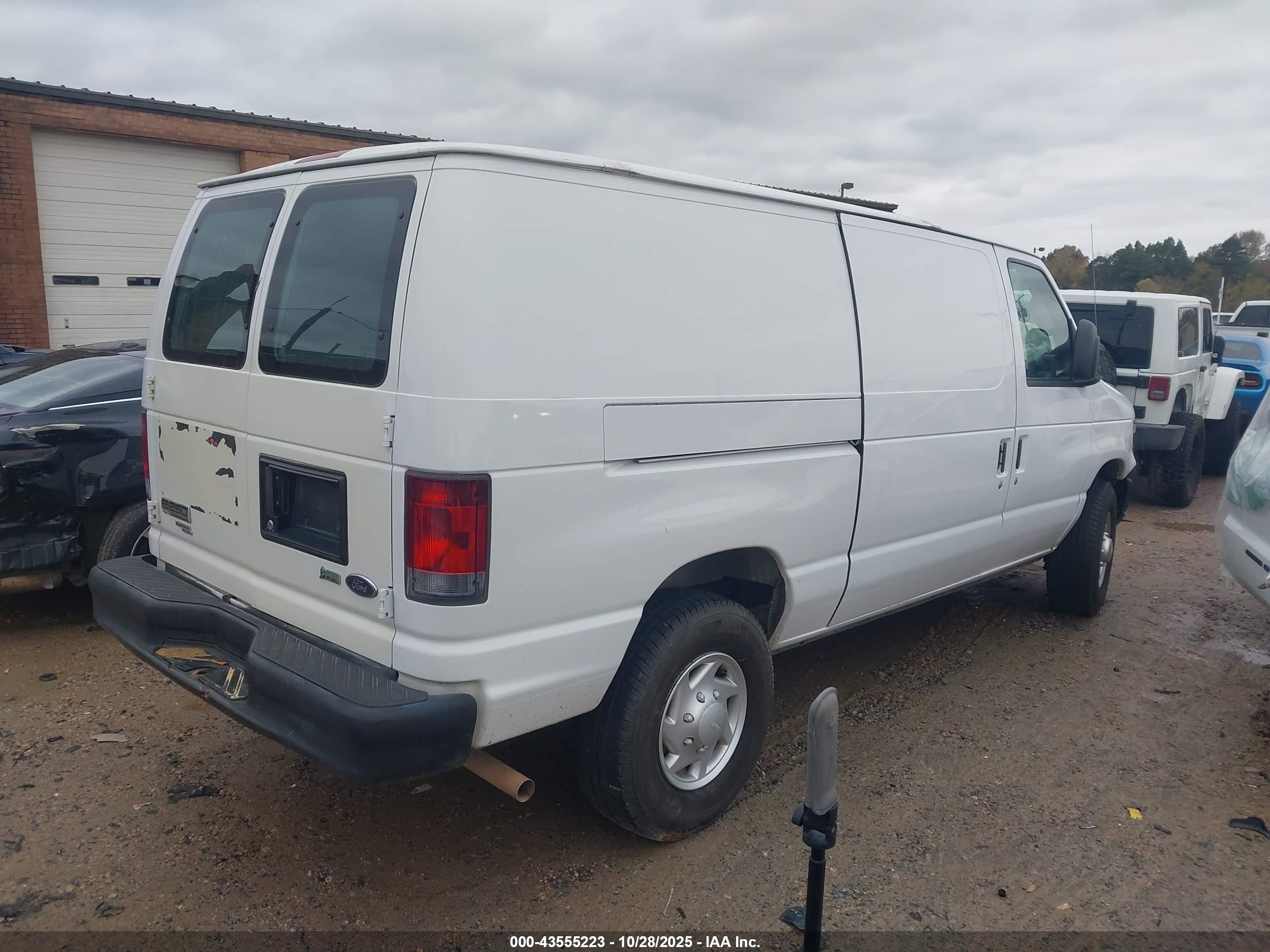 FORD E-250 image 4