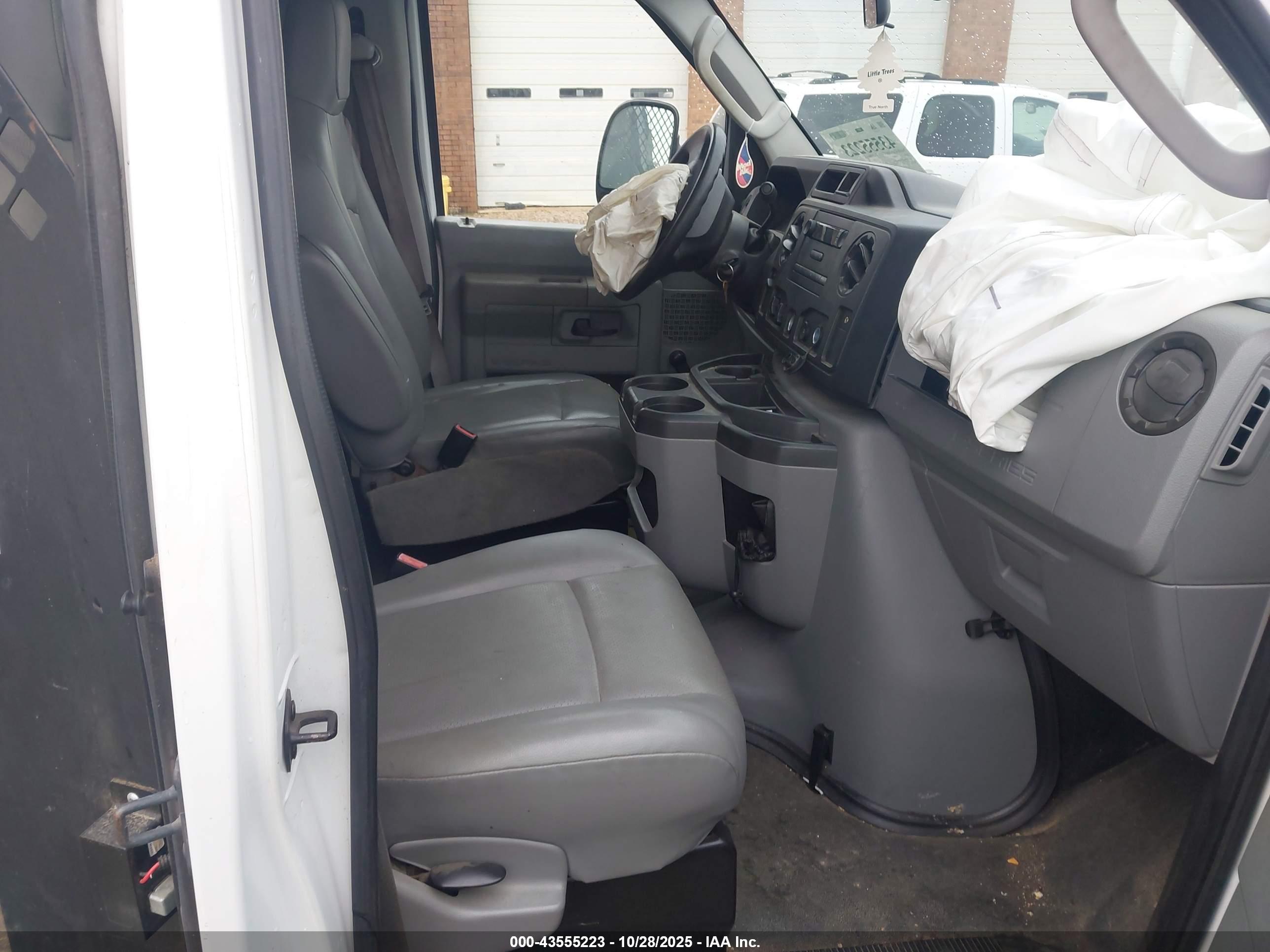 FORD E-250 image 5