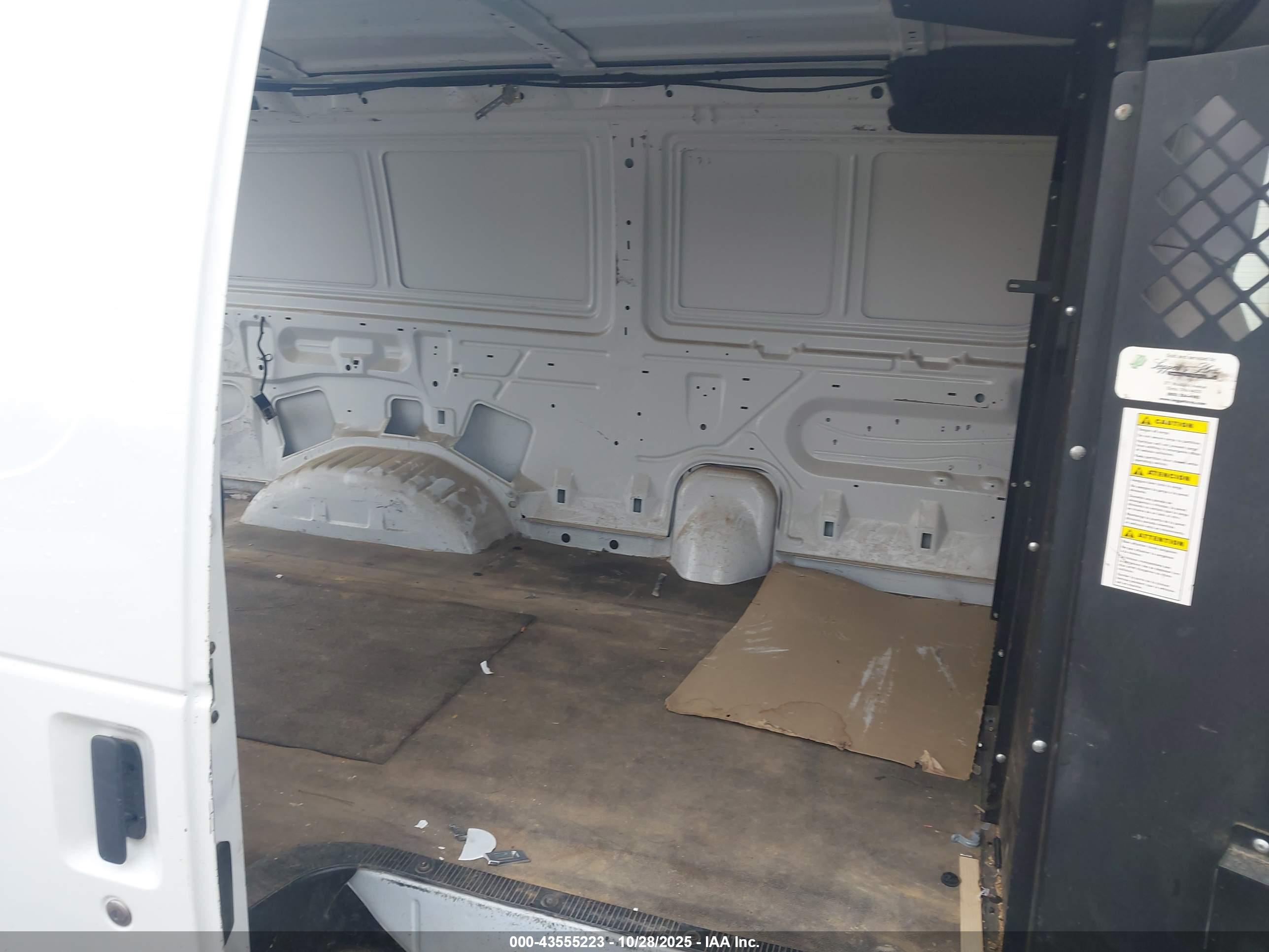 FORD E-250 image 8