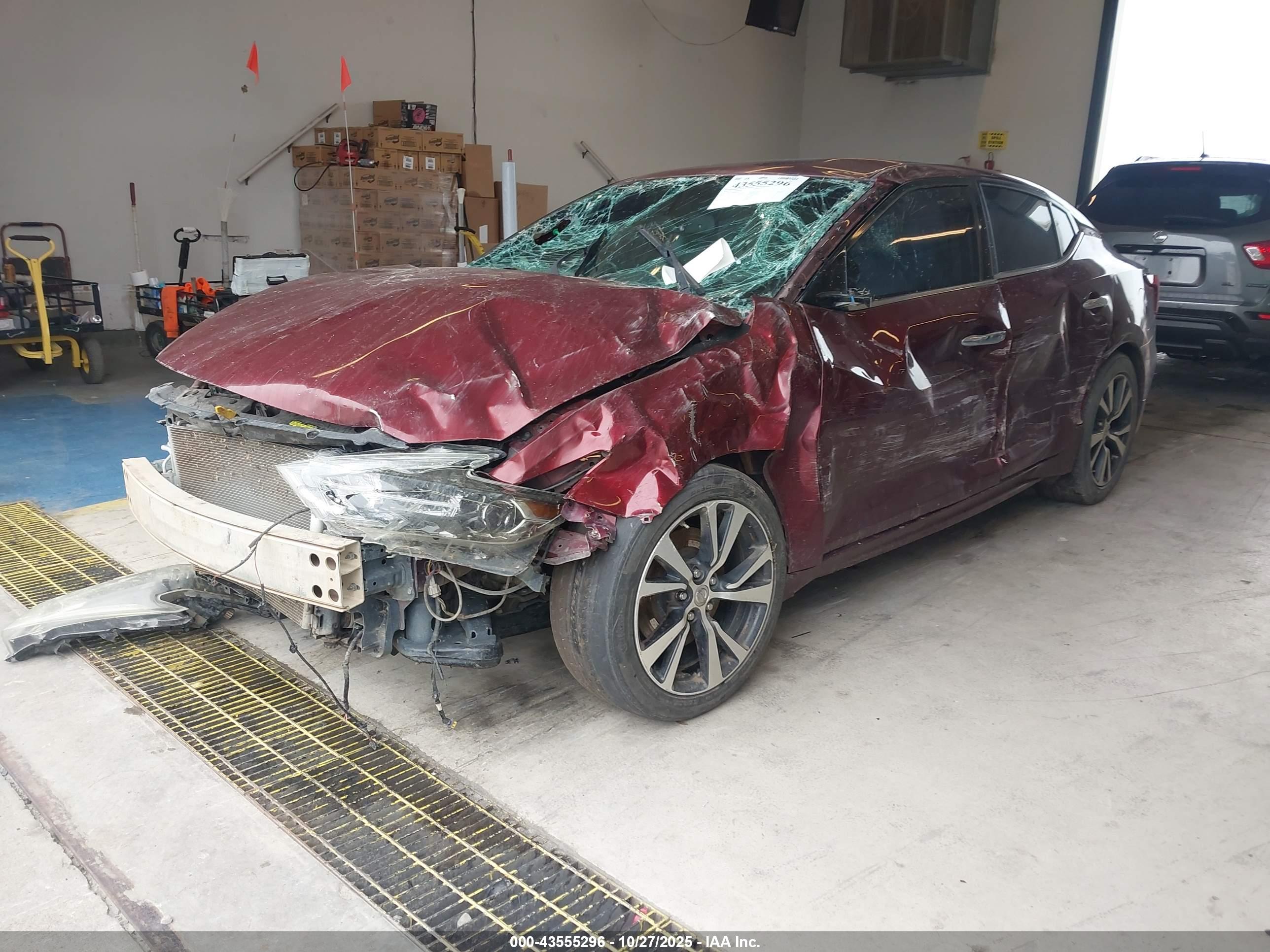 NISSAN MAXIMA image 2