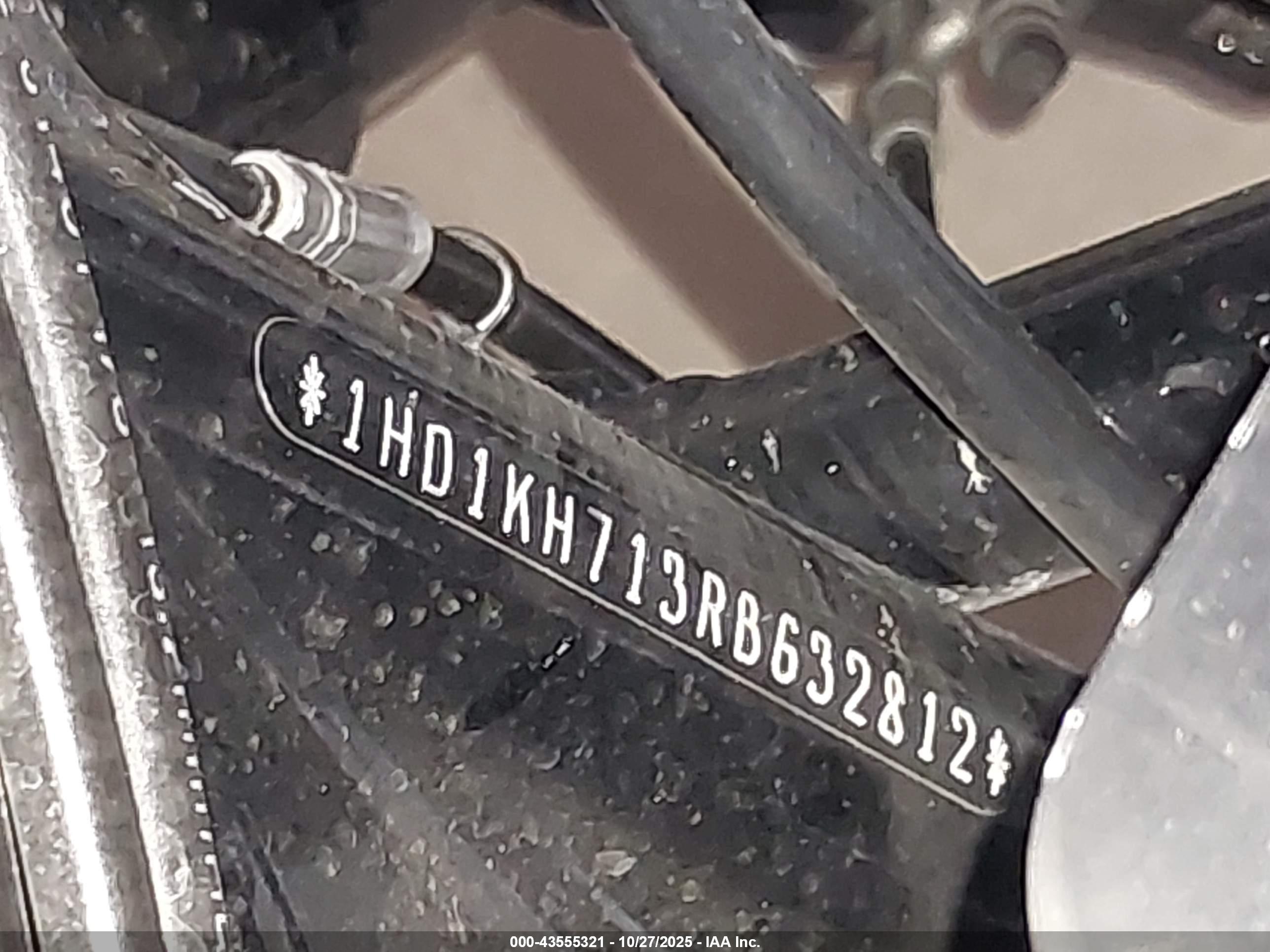 HARLEY-DAVIDSON FLTRX image 10