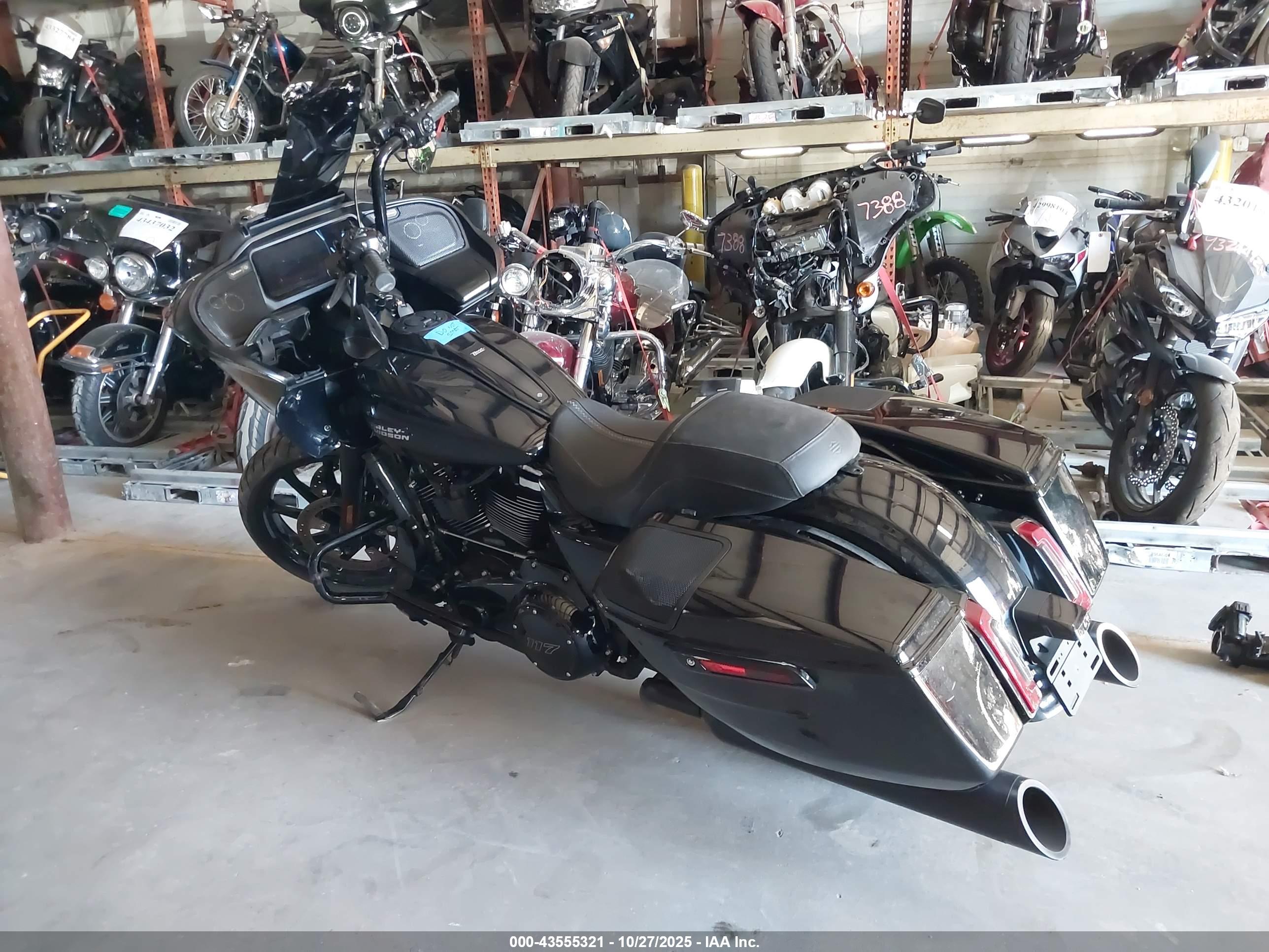HARLEY-DAVIDSON FLTRX image 3