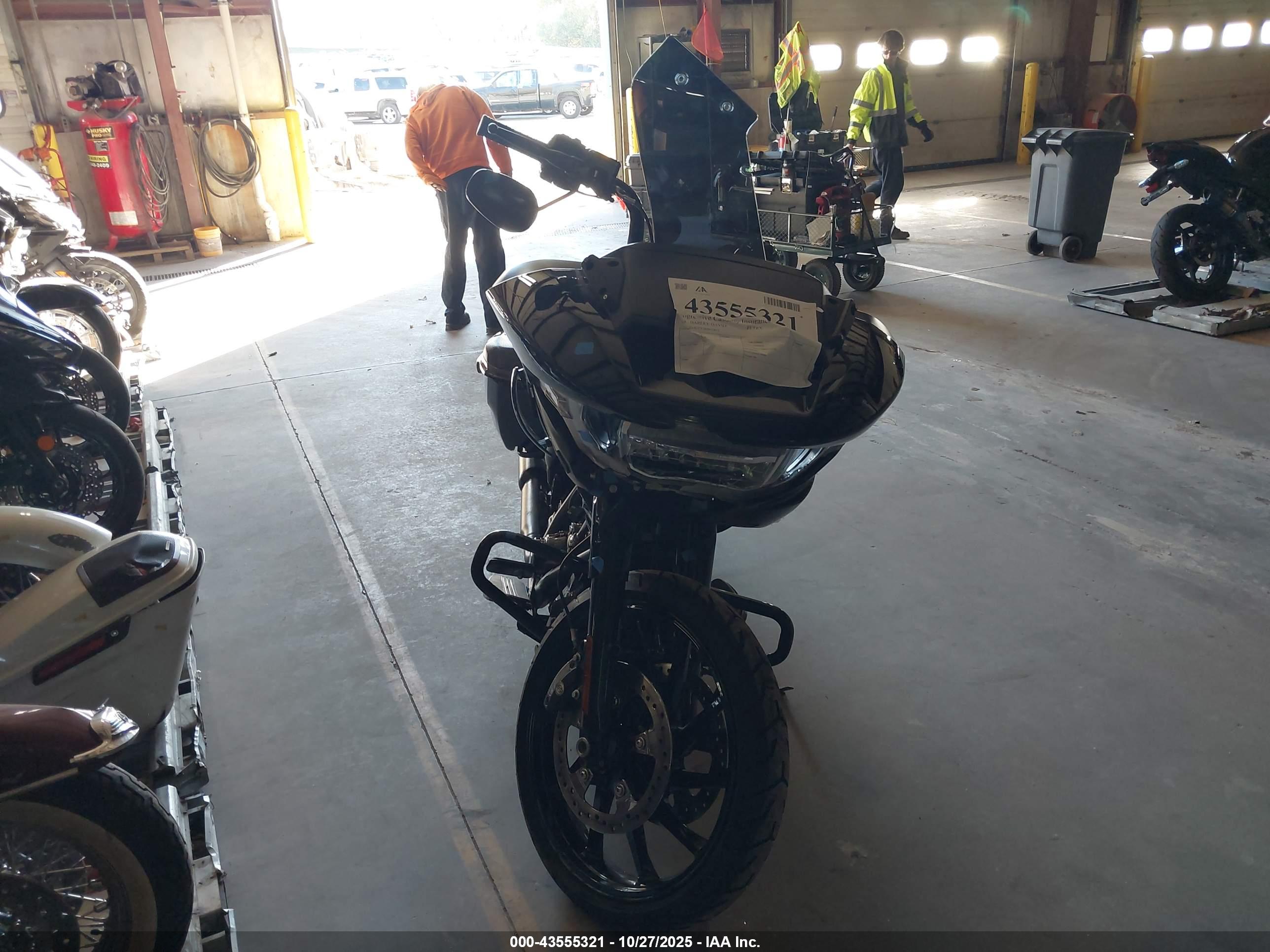 HARLEY-DAVIDSON FLTRX image 5