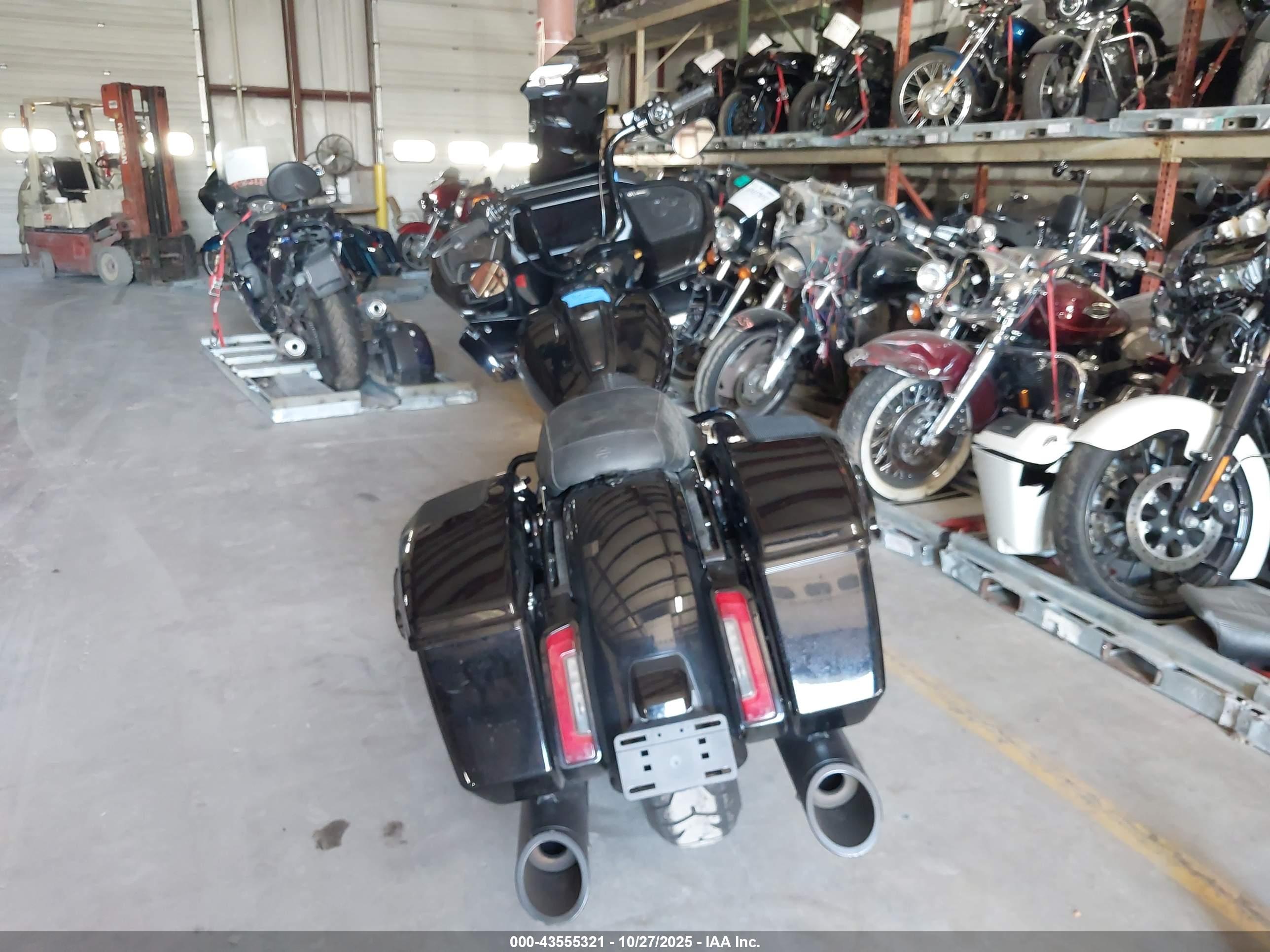 HARLEY-DAVIDSON FLTRX image 6